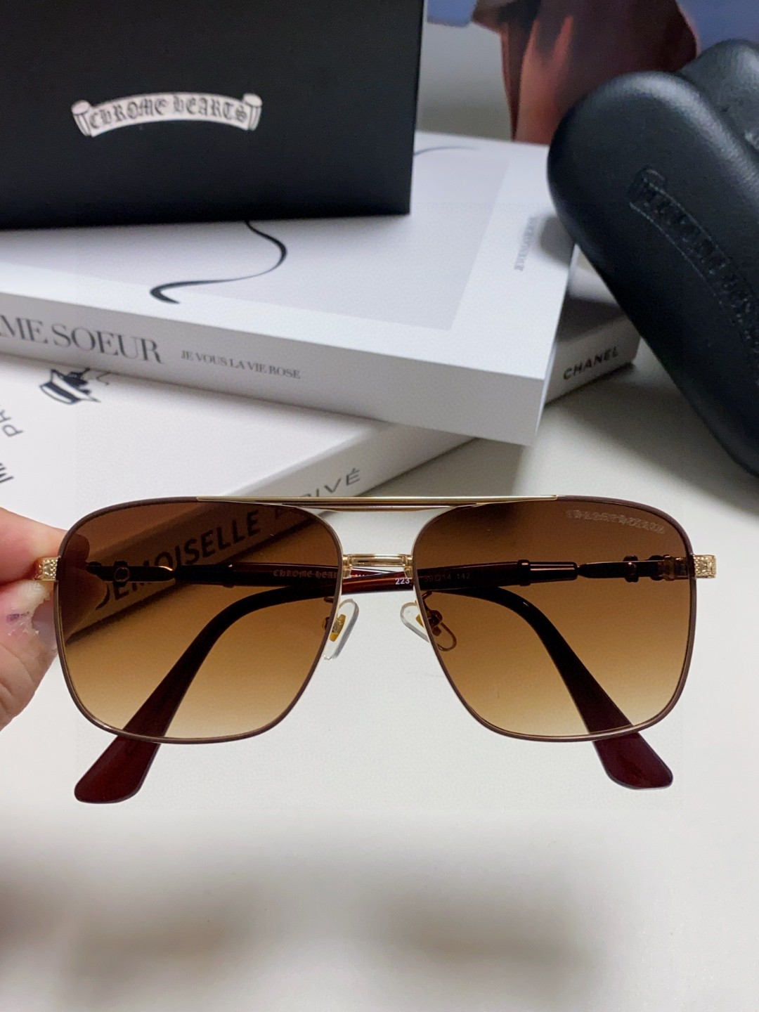 CHROME HEARTS クロムハーツ サングラス フラットシェイプ 防紫外线 メンズ レディース ブラック ブラウン チェック柄 31413 - 画像 5