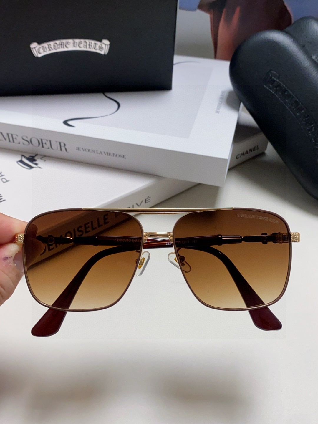 CHROME HEARTS クロムハーツ メガネ ダブルブリッジ サングラス 防紫外线 メンズ レディース ブラック ブラウン ネイビー 多色展開 - 画像 5