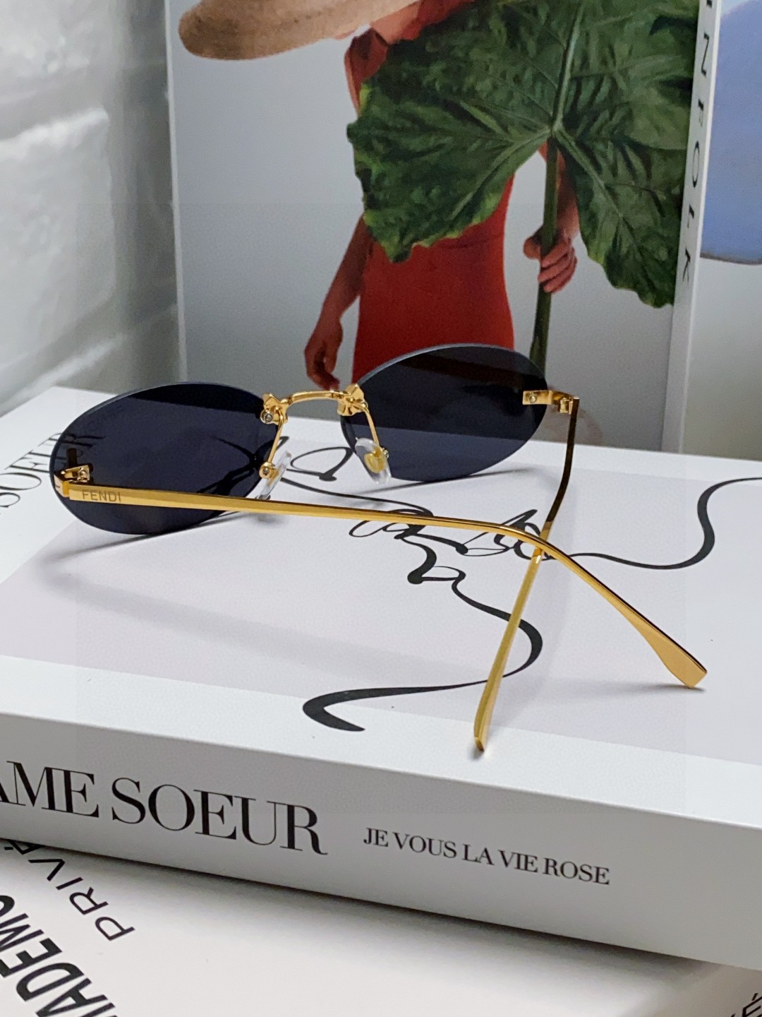FENDI フェンディ サングラス 2024新作 金属無フレーム 橢円型 ファッション シャドウサングラス メンズ レディース 3色展開 - 画像 8