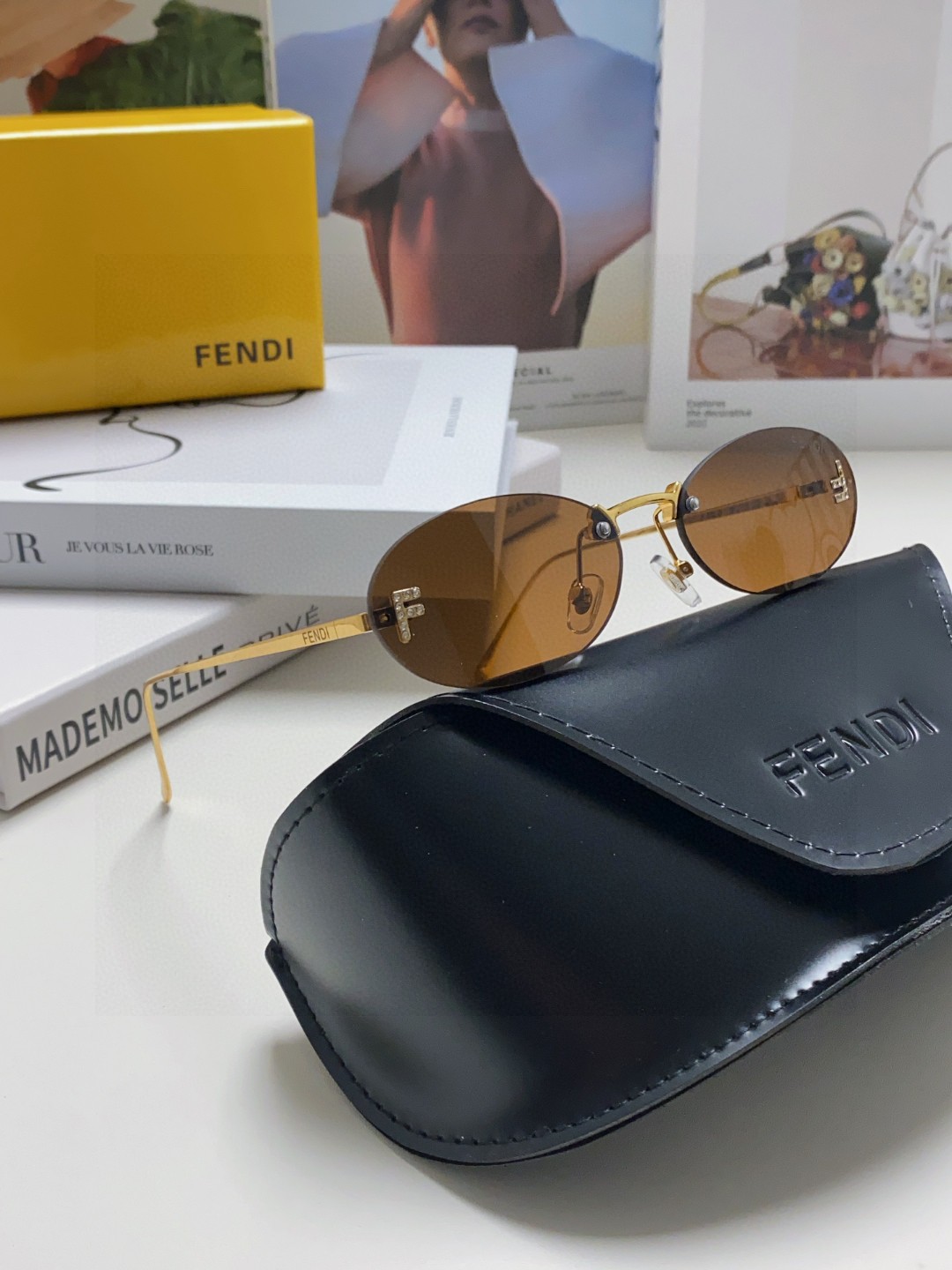 FENDI フェンディ サングラス 2024年新作 金属無框 楕円型 メンズ レディース 防紫外線 茶色 ブルー ブラック 全3色 - 画像 2