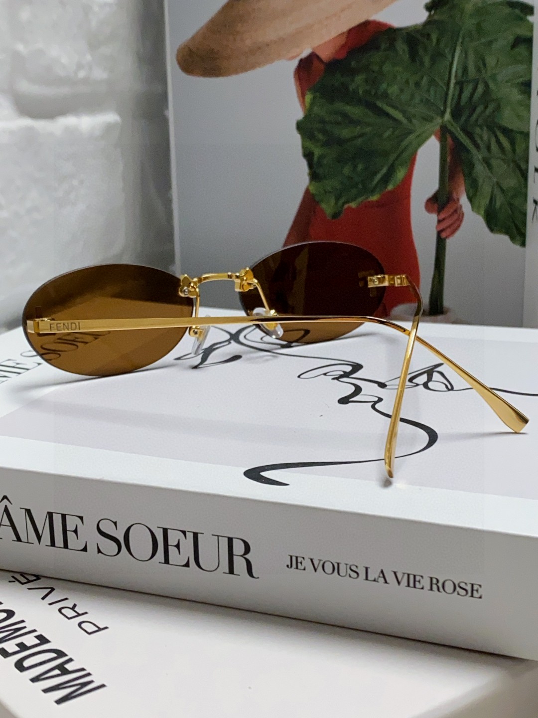 FENDI フェンディ サングラス 2024年新作 金属無框 楕円型 メンズ レディース 防紫外線 茶色 ブルー ブラック 全3色 - 画像 8