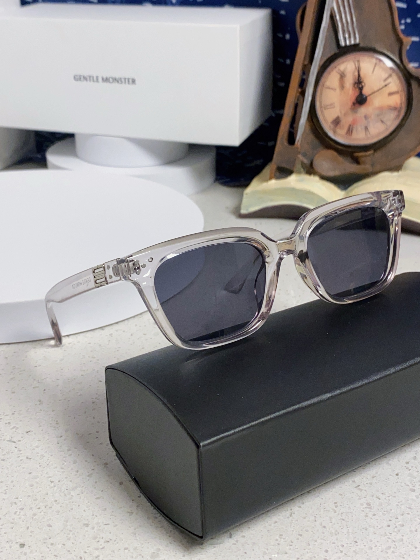 GENTLE MONSTER ジェントルモンスター サングラス Musee_31227 2025年新作 メンズ クラシックスタイル 透明フレーム 多色展開 - 画像 2