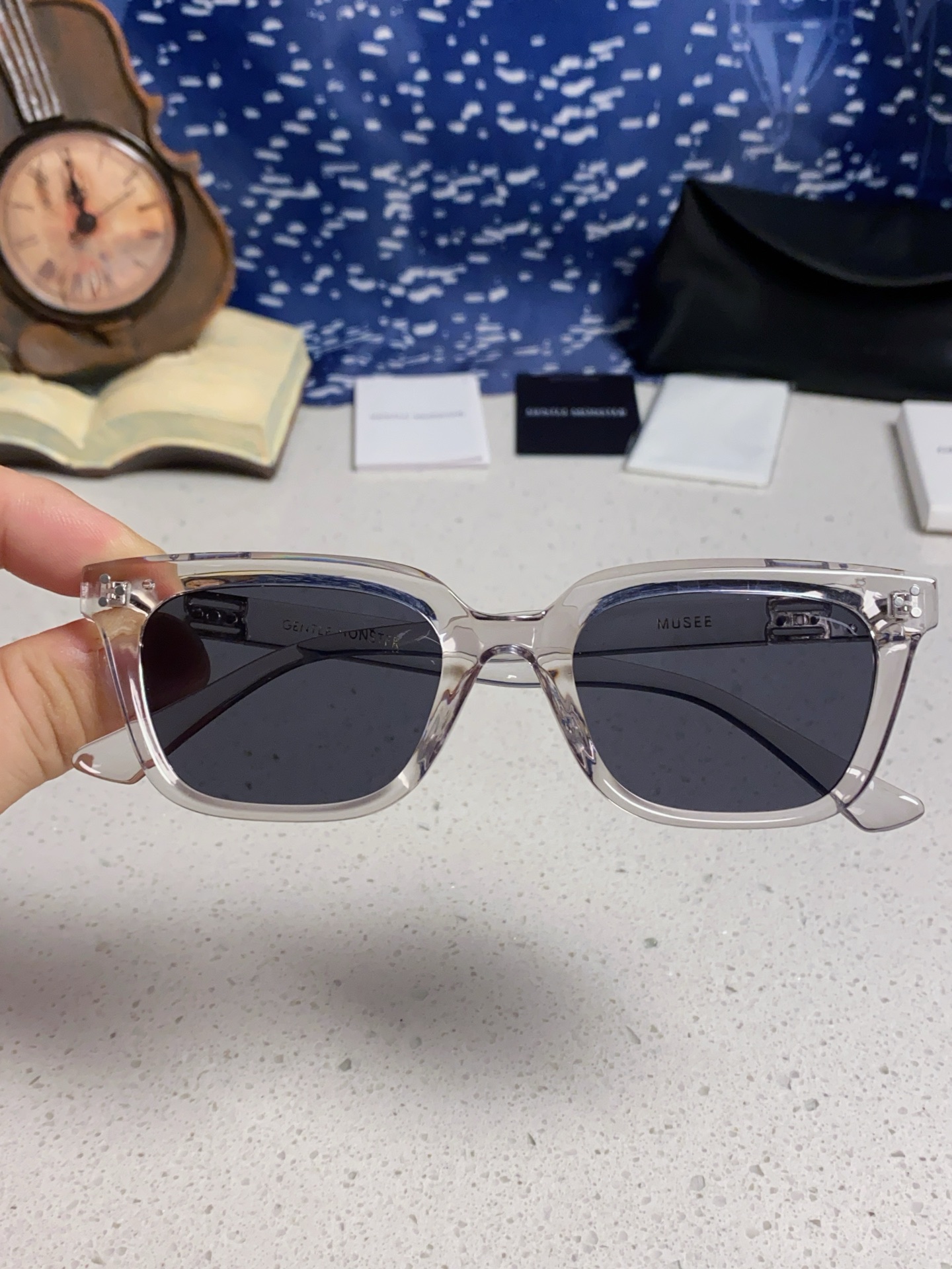 GENTLE MONSTER ジェントルモンスター サングラス Musee_31227 2025年新作 メンズ クラシックスタイル 透明フレーム 多色展開 - 画像 7