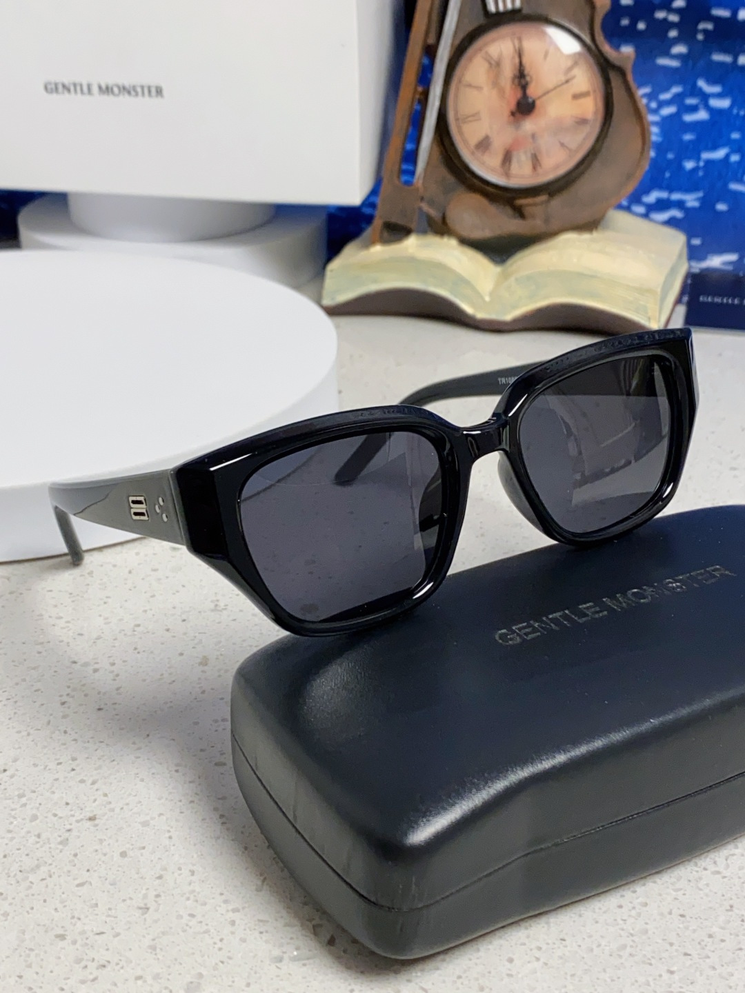 GENTLE MONSTER ジェントルモンスター サングラス 2025年新作 フレーム型 メンズ レディース 顔を細く見せる 防紫外線 カラー展開 TR1088 - 画像 4
