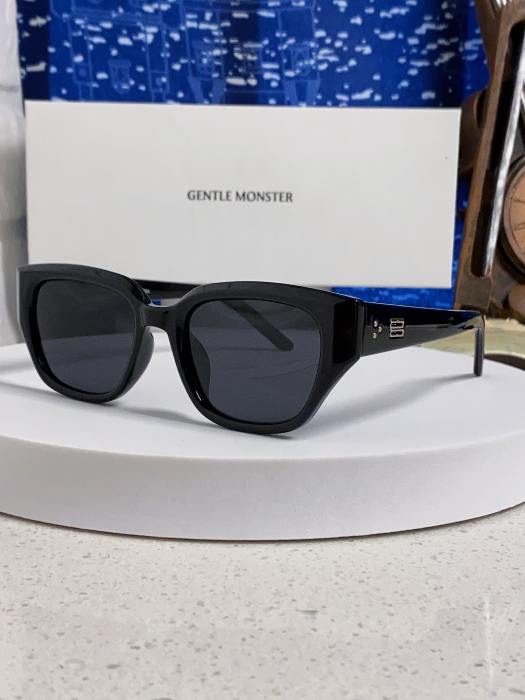 GENTLE MONSTER ジェントルモンスター サングラス 2025年新作 フレーム型 メンズ レディース 顔を細く見せる 防紫外線 カラー展開 TR1088 - 画像 8