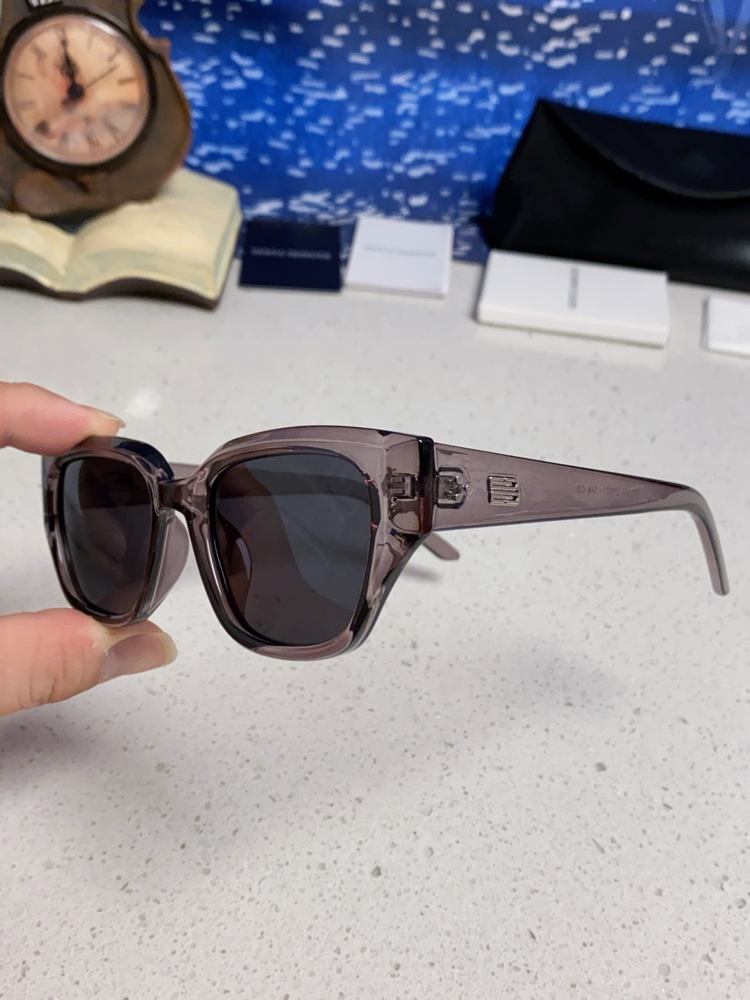 GENTLE MONSTER ジェントルモンスター メガネ サングラス 2025年新作 フレーム レディース メンズ 透粉 透绿 透灰 黒茶 黒色 全5色展開 - 画像 9