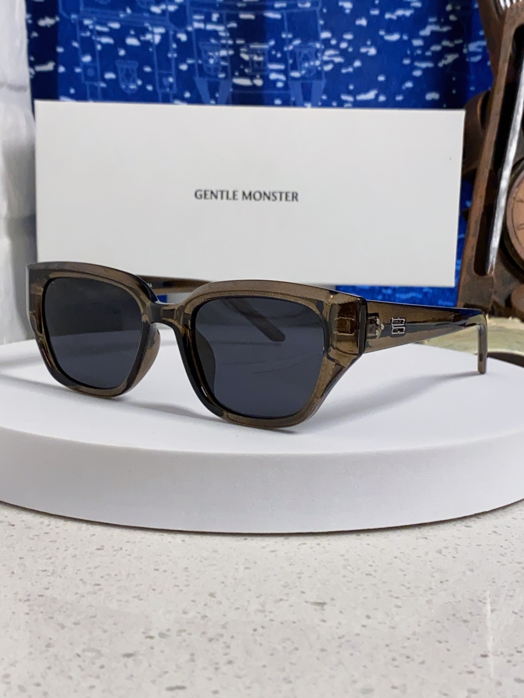 GENTLE MONSTER ジェントルモンスター サングラス GM(TR1088) 顔型カバーフレーム 透灰 透粉 透绿 黒茶 黒色 多色展開