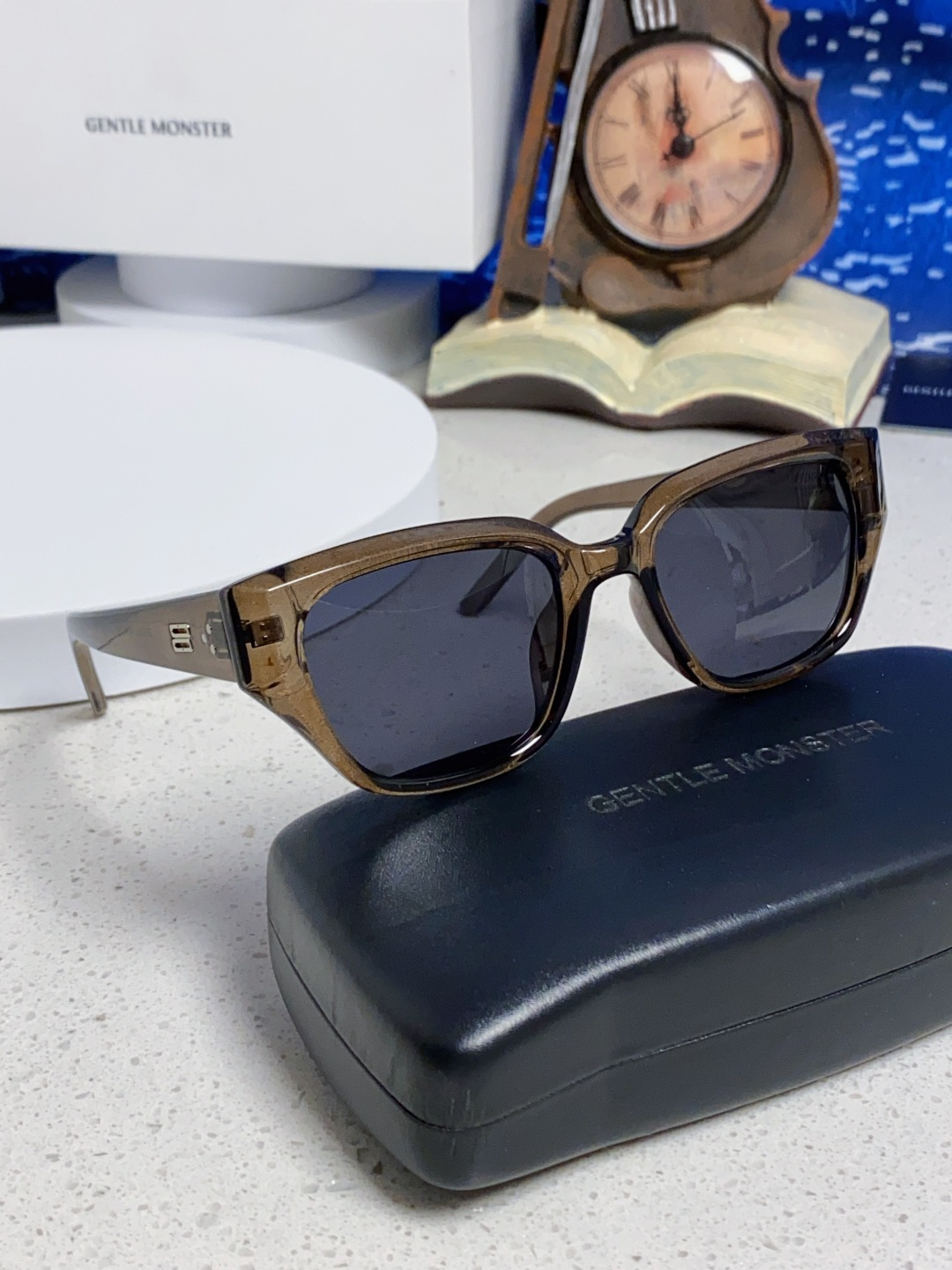 GENTLE MONSTER ジェントルモンスター サングラス GM(TR1088) 顔型カバーフレーム 透灰 透粉 透绿 黒茶 黒色 多色展開 - 画像 2
