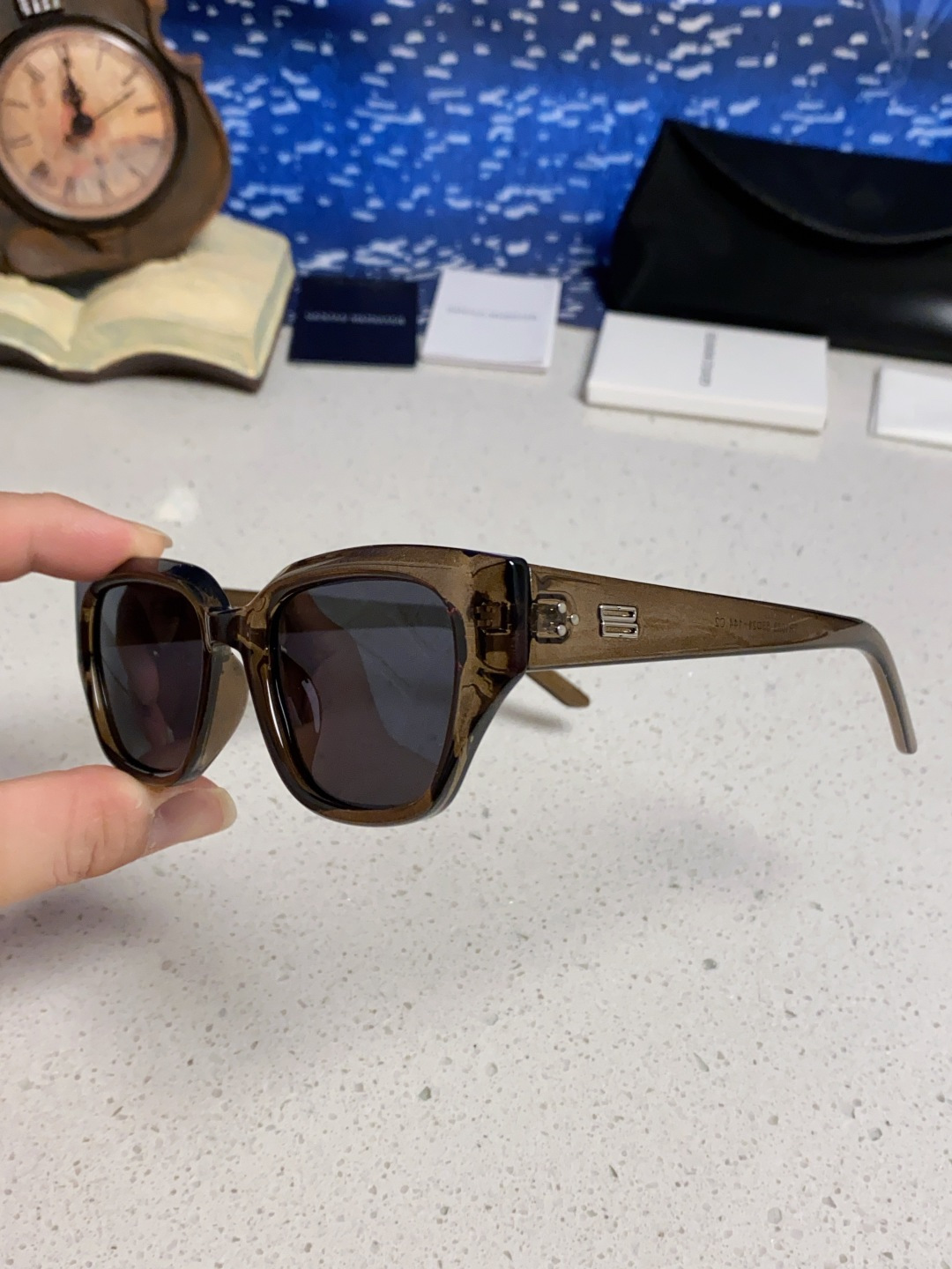 GENTLE MONSTER ジェントルモンスター サングラス GM(TR1088) 顔型カバーフレーム 透灰 透粉 透绿 黒茶 黒色 多色展開 - 画像 9