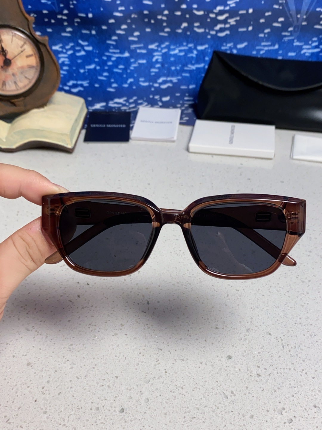 GENTLE MONSTER ジェントルモンスター サングラス GM(TR1088) 2025新作 韓国風 フレーム 大顔 防紫外線 クリア ブラック ブラウン レディース メンズ - 画像 7