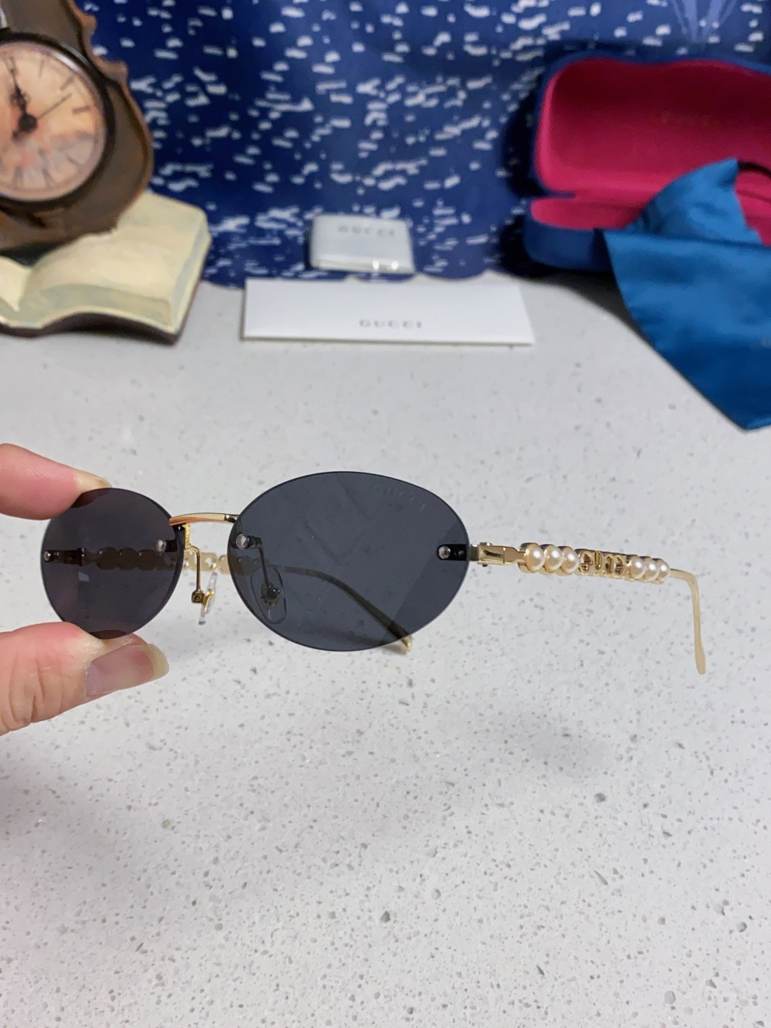 GUCCI グッチ メガネ サングラス オーバル型 ピアス レディース 2025年モデル ブラック ホワイト 多色展開 - 画像 9