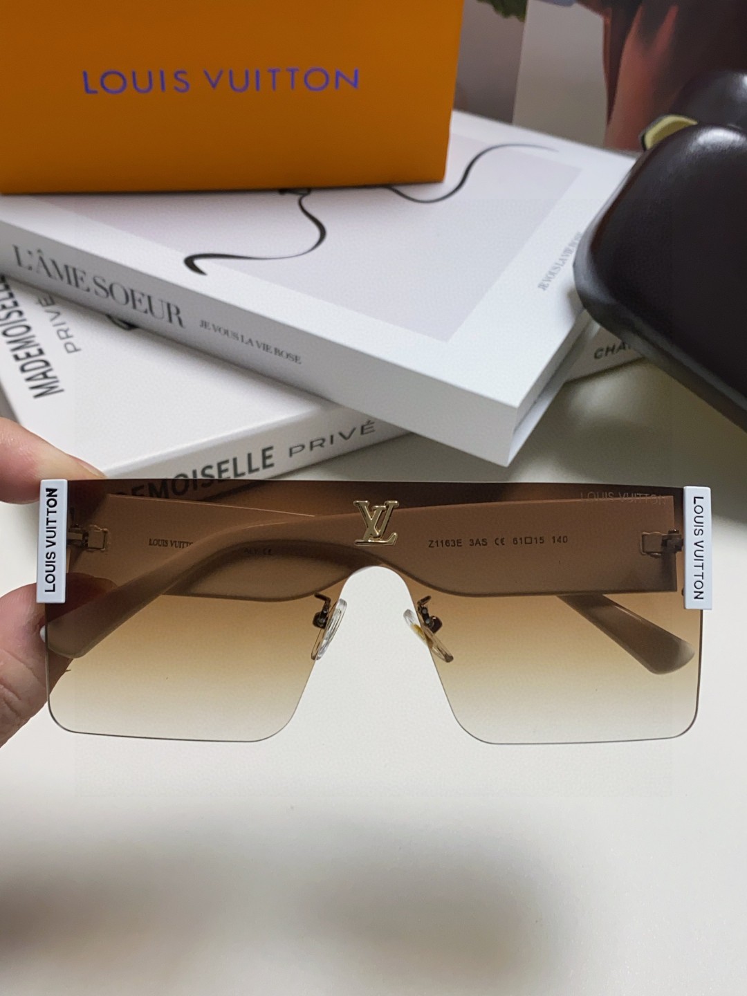 LOUIS VUITTON ルイヴィトン サングラス フレーム メンズ レディース 2024新作 ワンサングラス 金属 メンズレディース兼用 インスタ映え 31296 33296 33298 多色展開 - 画像 4