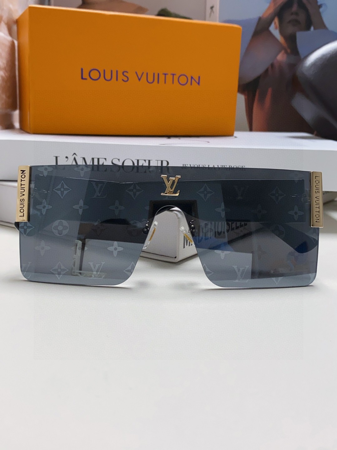 LOUIS VUITTON ルイヴィトン デイジーサングラス メンズ レディース 通勤 フラットシェイプ シルバー ブラック ブラウン 多色展開 - 画像 8