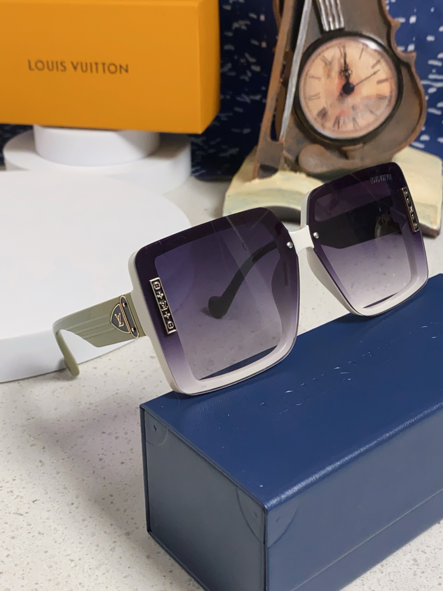 LOUIS VUITTON ルイヴィトン サングラス レディース 大型フレーム 偏光レンズ 紫外線カット 2025年新作 ホワイト 多色展開 - 画像 2
