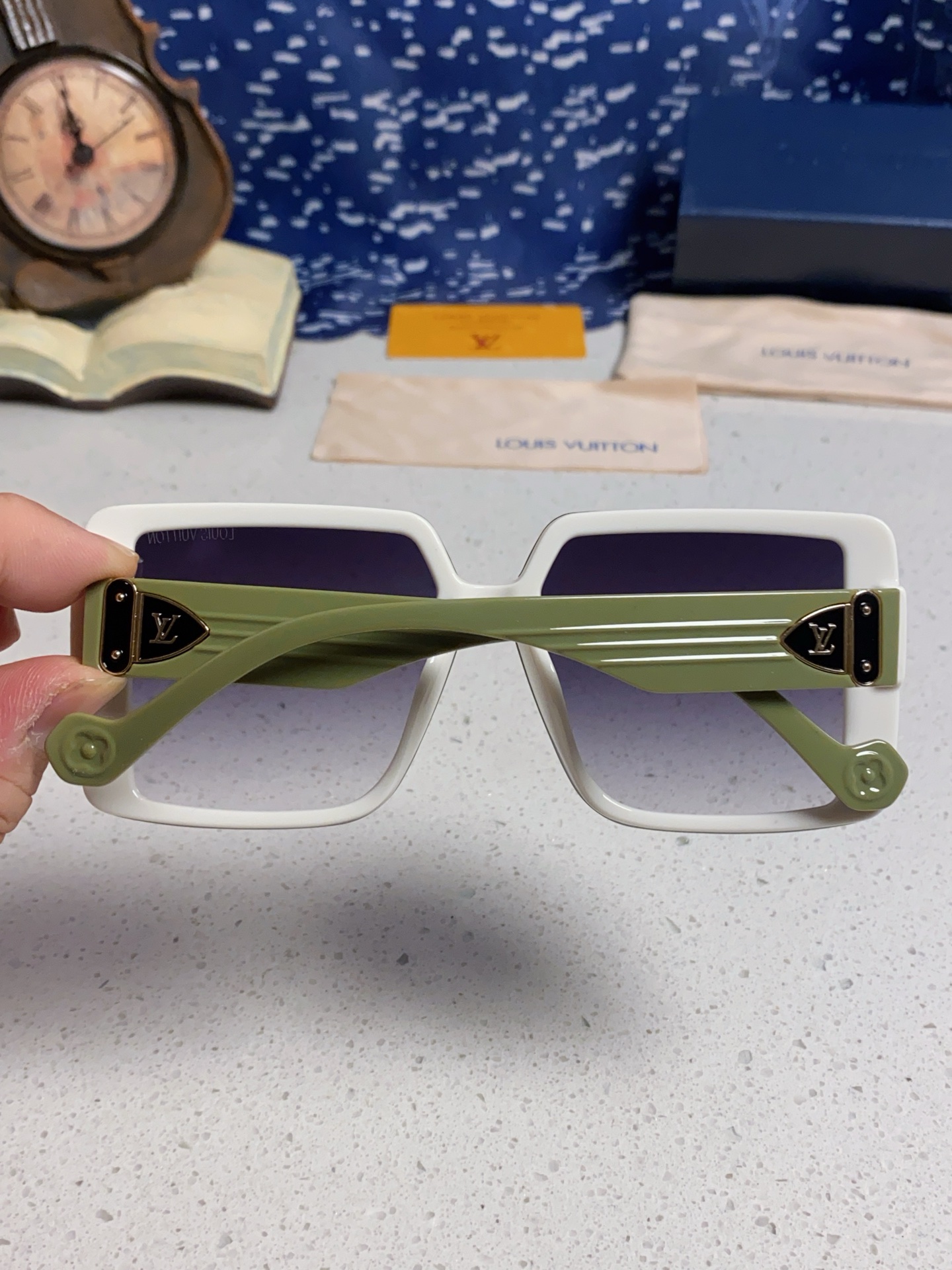 LOUIS VUITTON ルイヴィトン サングラス レディース 大型フレーム 偏光レンズ 紫外線カット 2025年新作 ホワイト 多色展開 - 画像 8