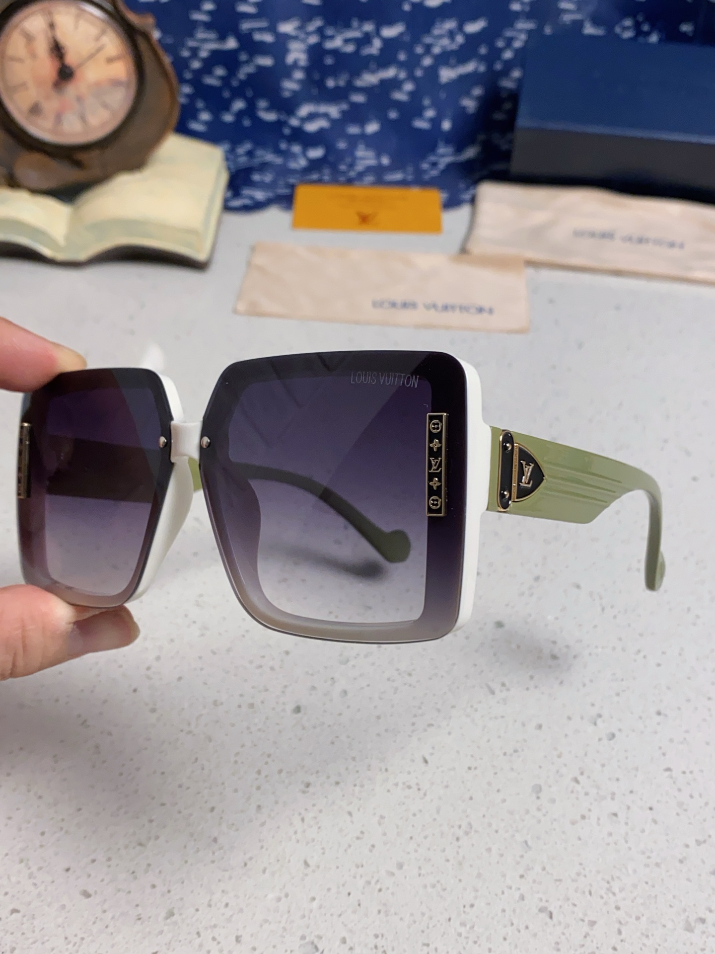 LOUIS VUITTON ルイヴィトン サングラス レディース 大型フレーム 偏光レンズ 紫外線カット 2025年新作 ホワイト 多色展開 - 画像 9
