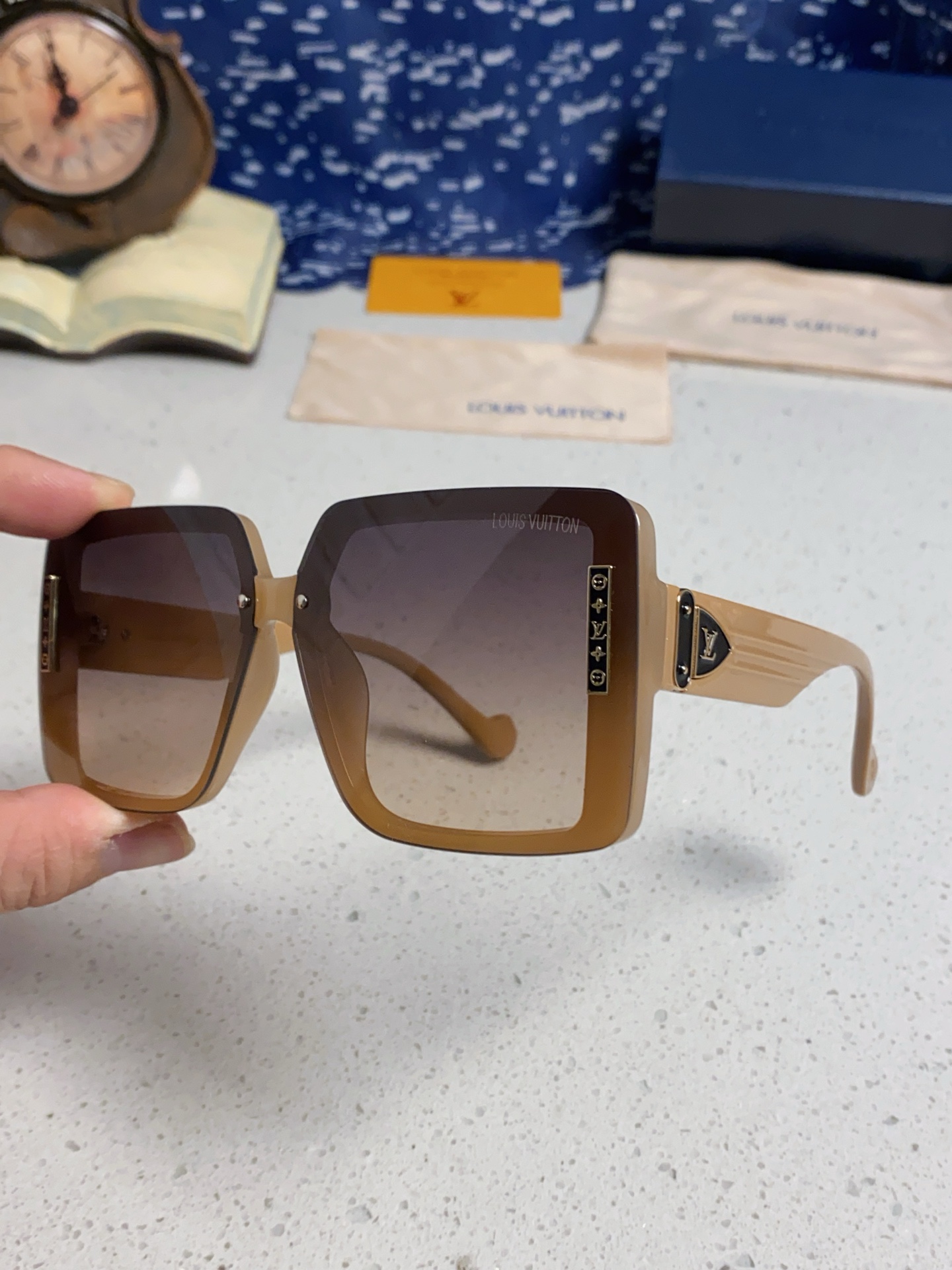 LOUIS VUITTON ルイヴィトン サングラス 大きなフレーム 偏光レンズ レディース ブランド トレンディ 多色展開 - 画像 9