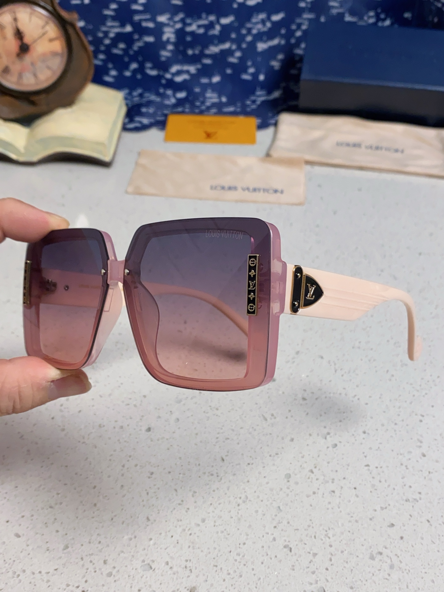 LOUIS VUITTON ルイヴィトン サングラス レディース 大きなフレーム メンズ兼用 ファッション ブランド アイウェア ピンク 多色展開 - 画像 9