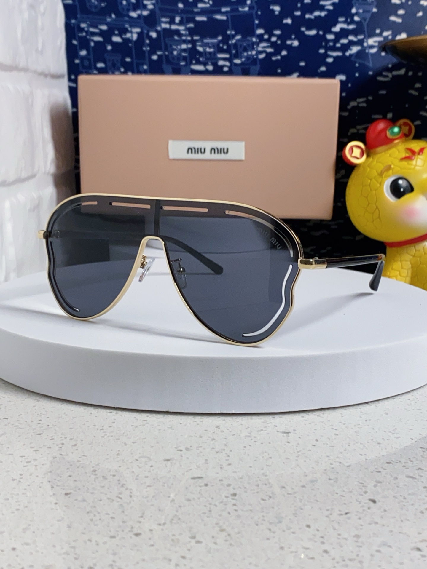 MIU MIU ミウミウ メガネ 高級感 カジュアル レディース ブラック ピンク 黒 4色展開