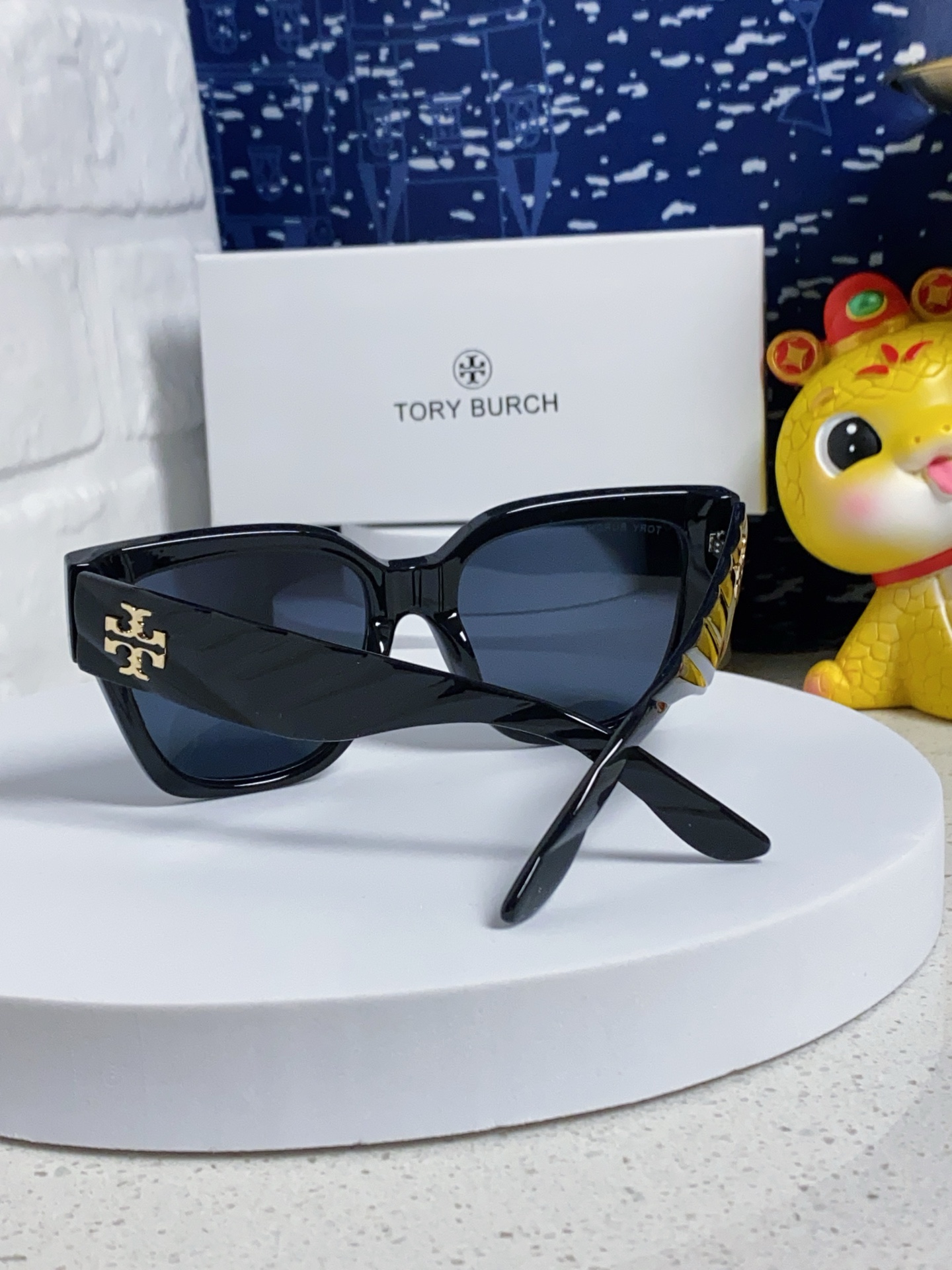 TORY BURCH トリー バーチ サングラス 大判フレーム レディース 防紫外線 ブラック 多色展開 - 画像 5
