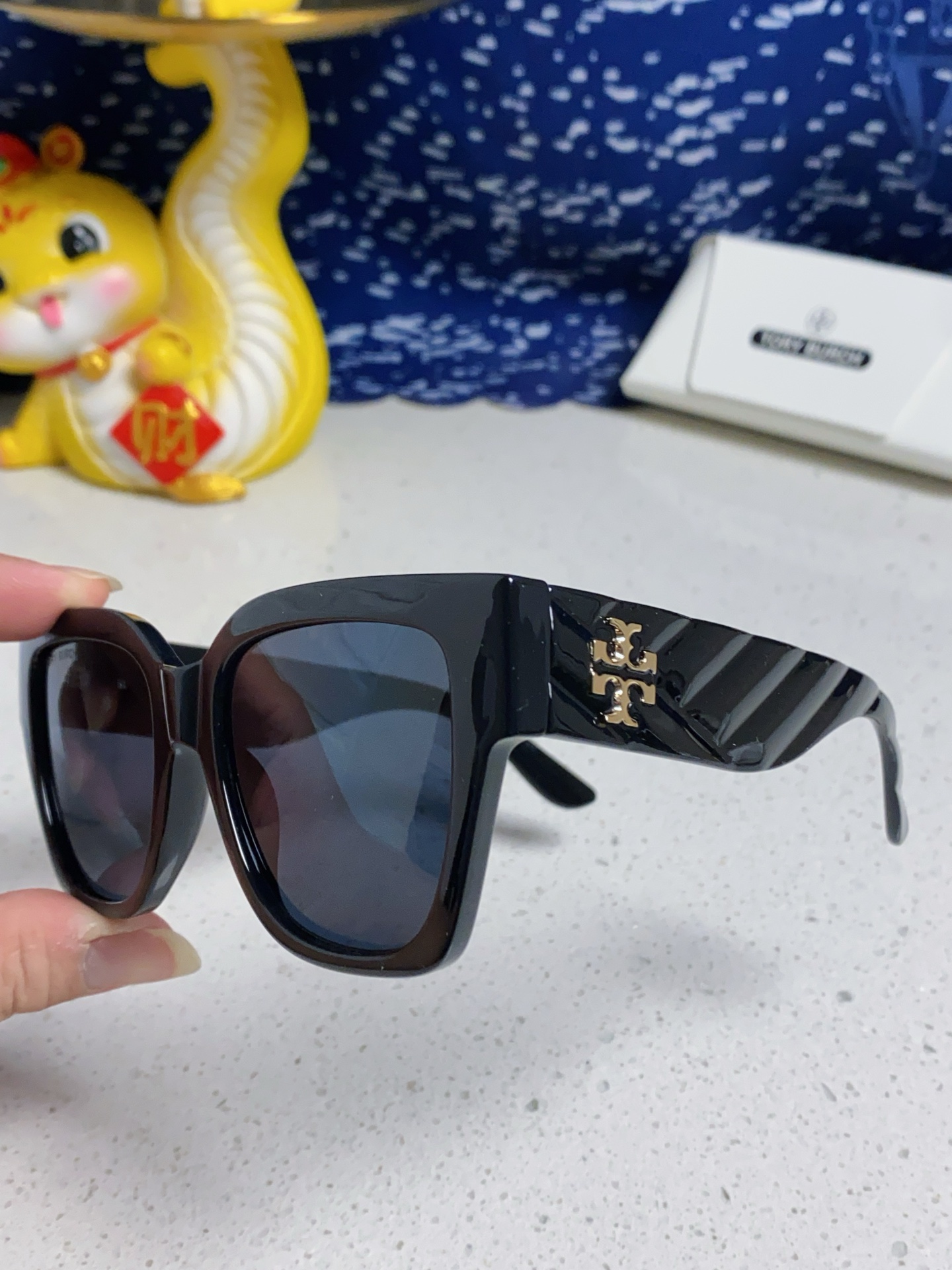 TORY BURCH トリー バーチ サングラス 大判フレーム レディース 防紫外線 ブラック 多色展開 - 画像 8