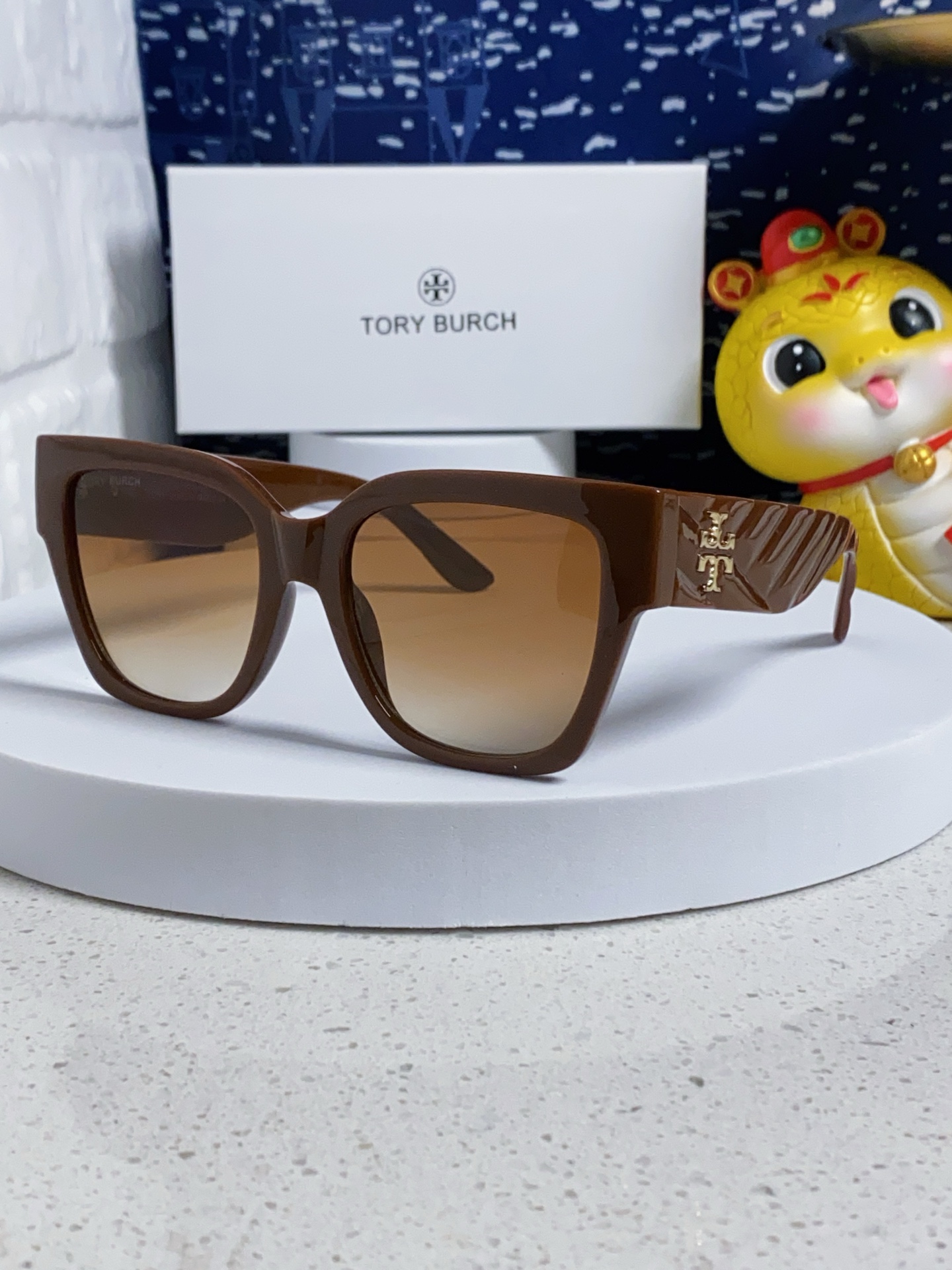 TORY BURCH トリー バーチ サングラス フレーム 2025年新作 大きめ ファッション レディース ブラック