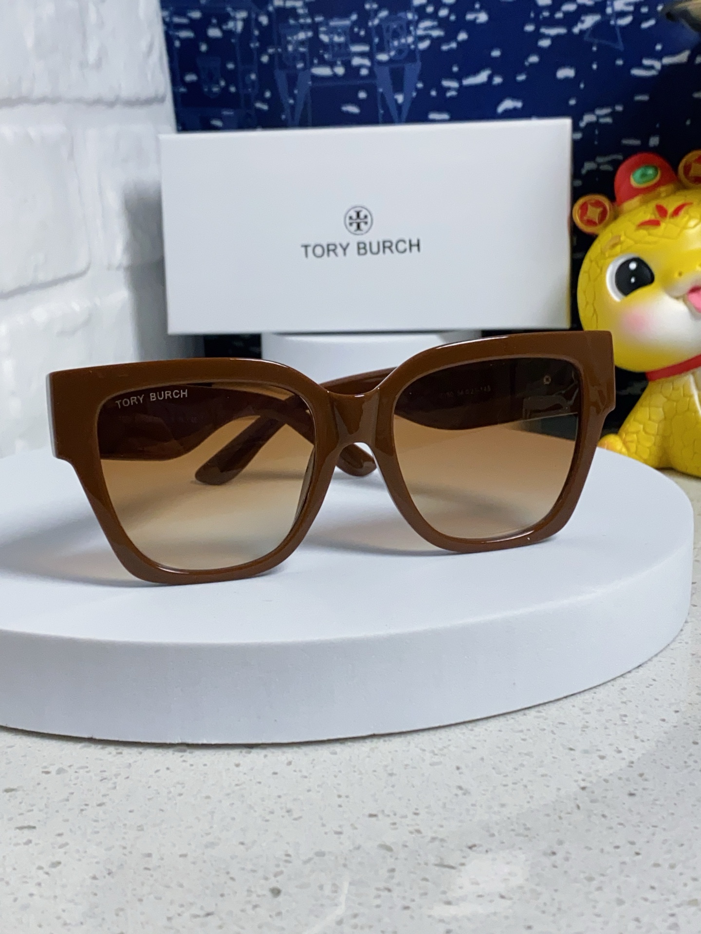 TORY BURCH トリー バーチ サングラス フレーム 2025年新作 大きめ ファッション レディース ブラック - 画像 4