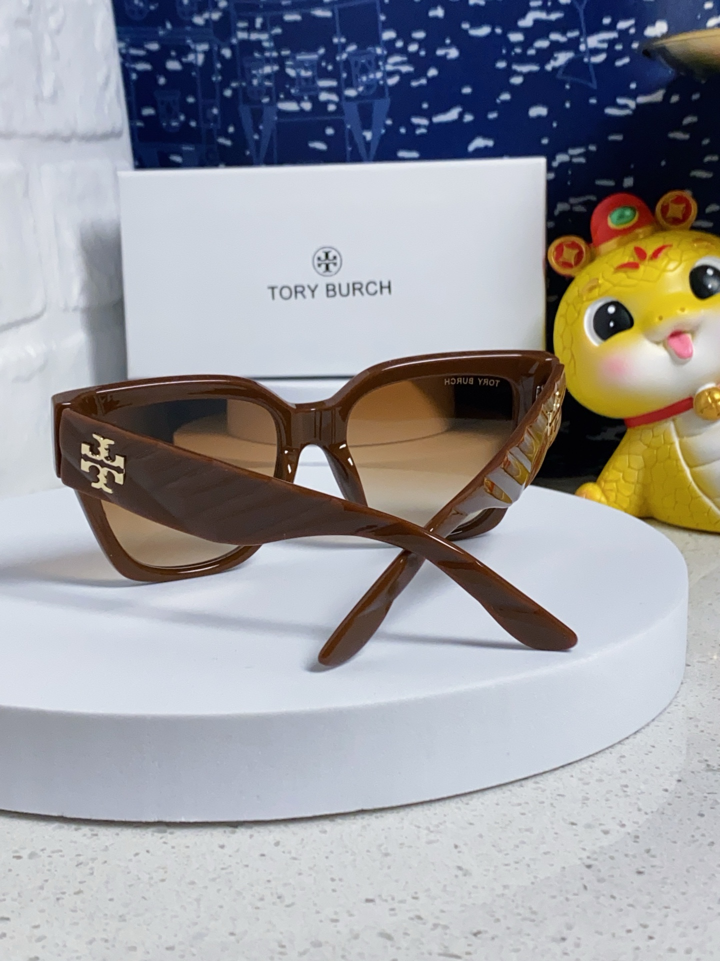 TORY BURCH トリー バーチ サングラス フレーム 2025年新作 大きめ ファッション レディース ブラック - 画像 5