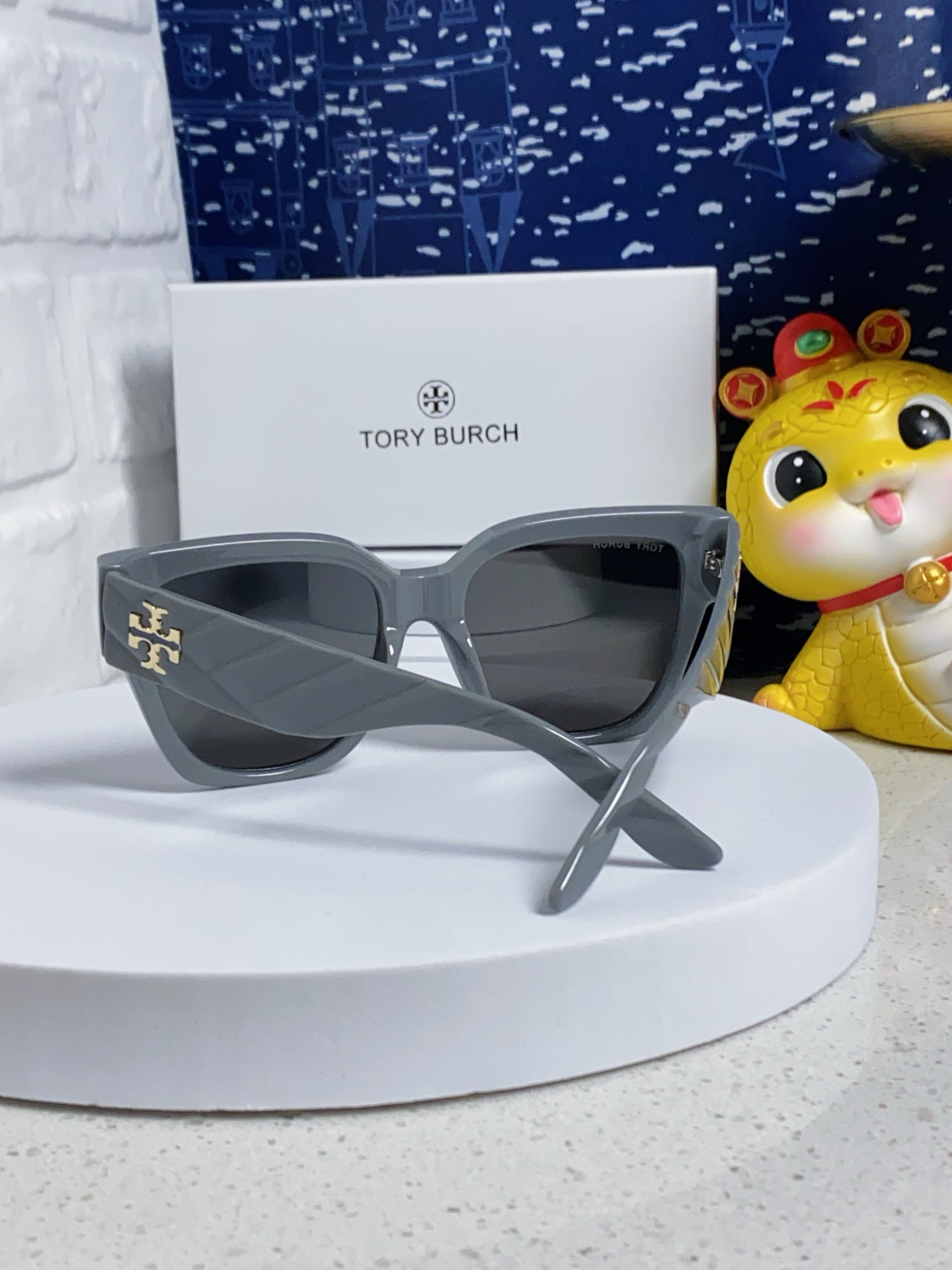 TORY BURCH トリー バーチ サングラス 大型フレーム ファッション レディース ブラック 多色展開 - 画像 5