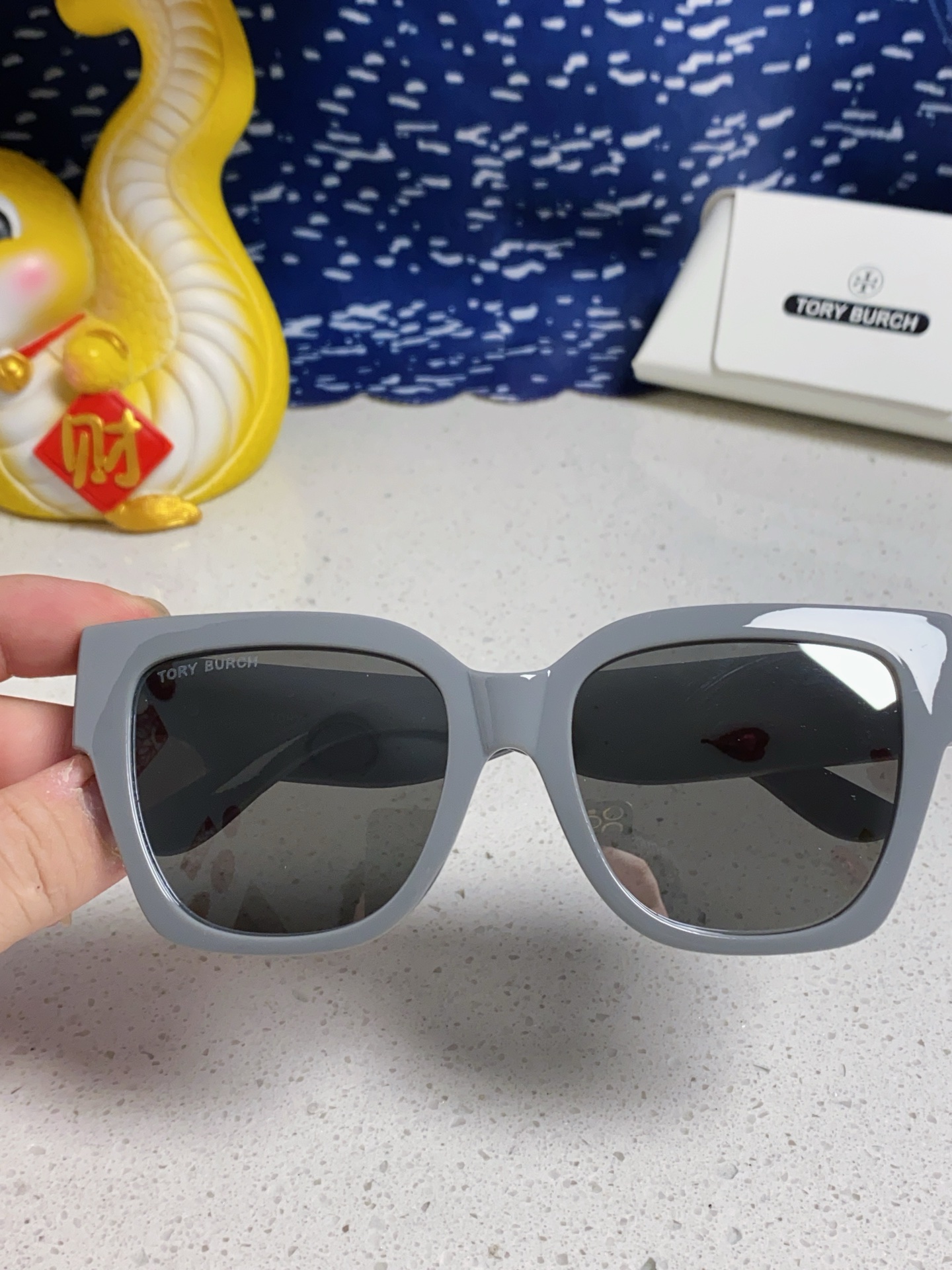 TORY BURCH トリー バーチ サングラス 大型フレーム ファッション レディース ブラック 多色展開 - 画像 6