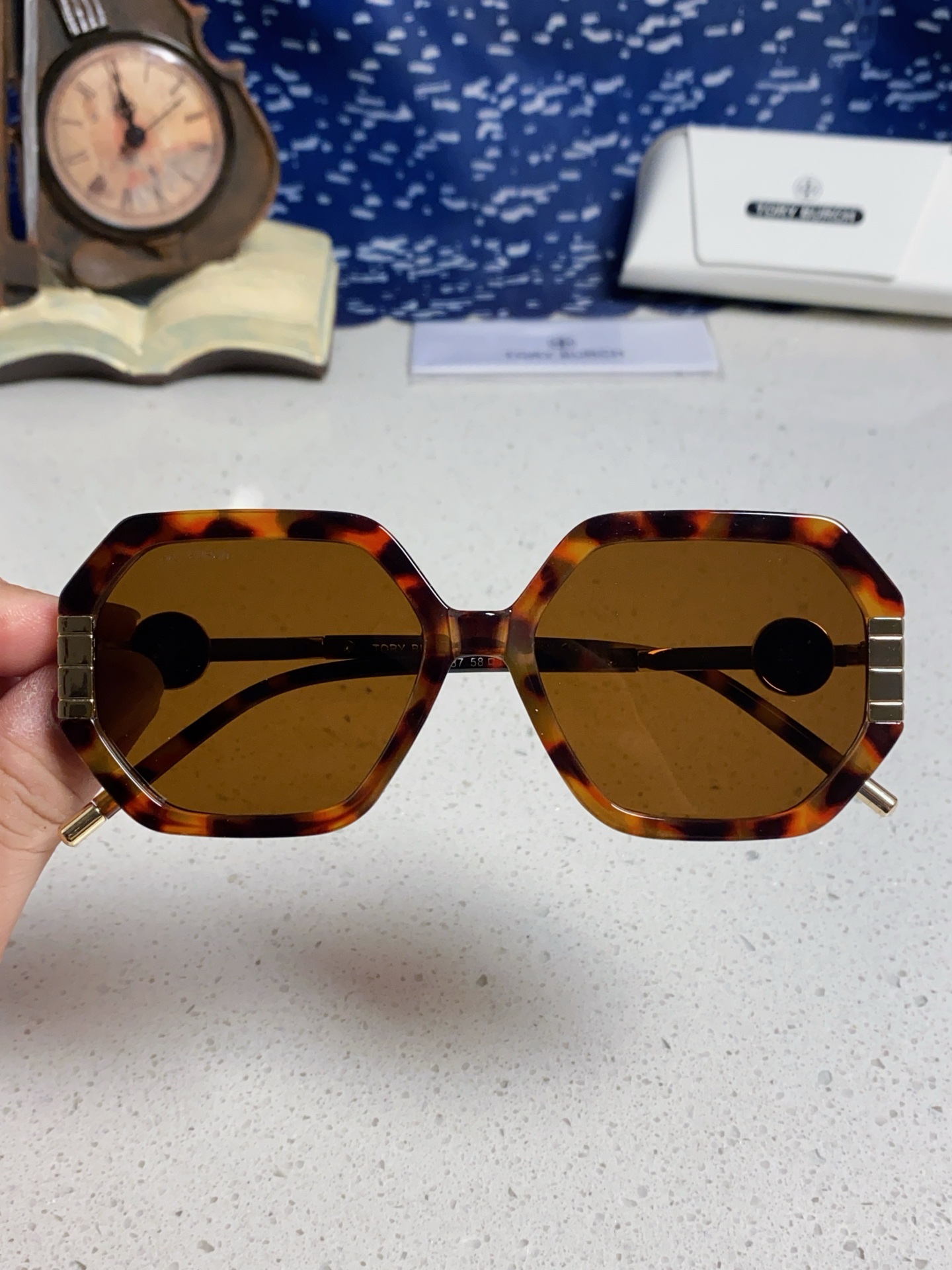 TORY BURCH トーリーバーチ サングラス フレーム：六角形 アンダーアーチ メンズ レディース 無地 ブラック ブラウン レッド ホワイト ブラック 6色展開 - 画像 7