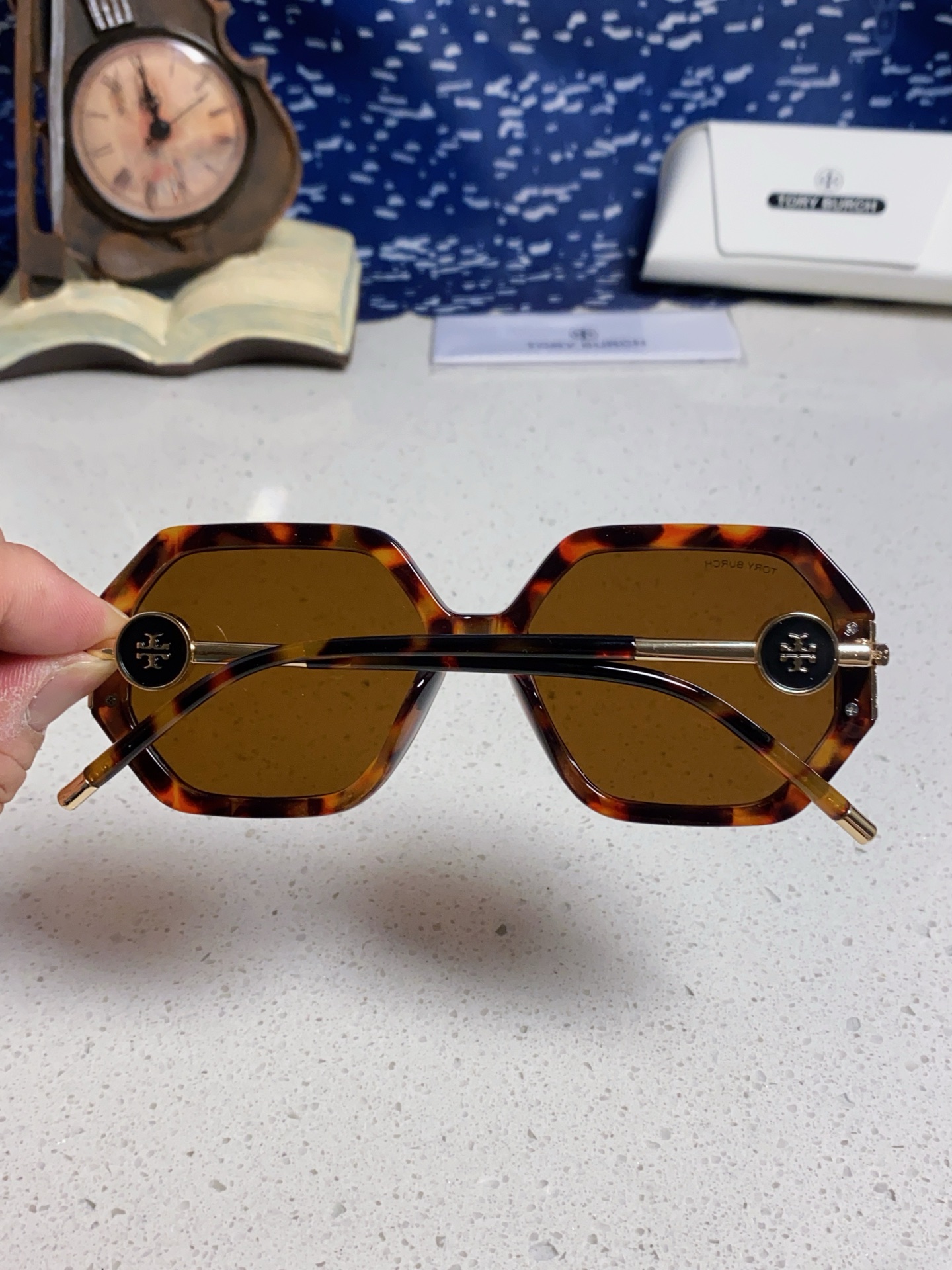 TORY BURCH トーリーバーチ サングラス フレーム：六角形 アンダーアーチ メンズ レディース 無地 ブラック ブラウン レッド ホワイト ブラック 6色展開 - 画像 8