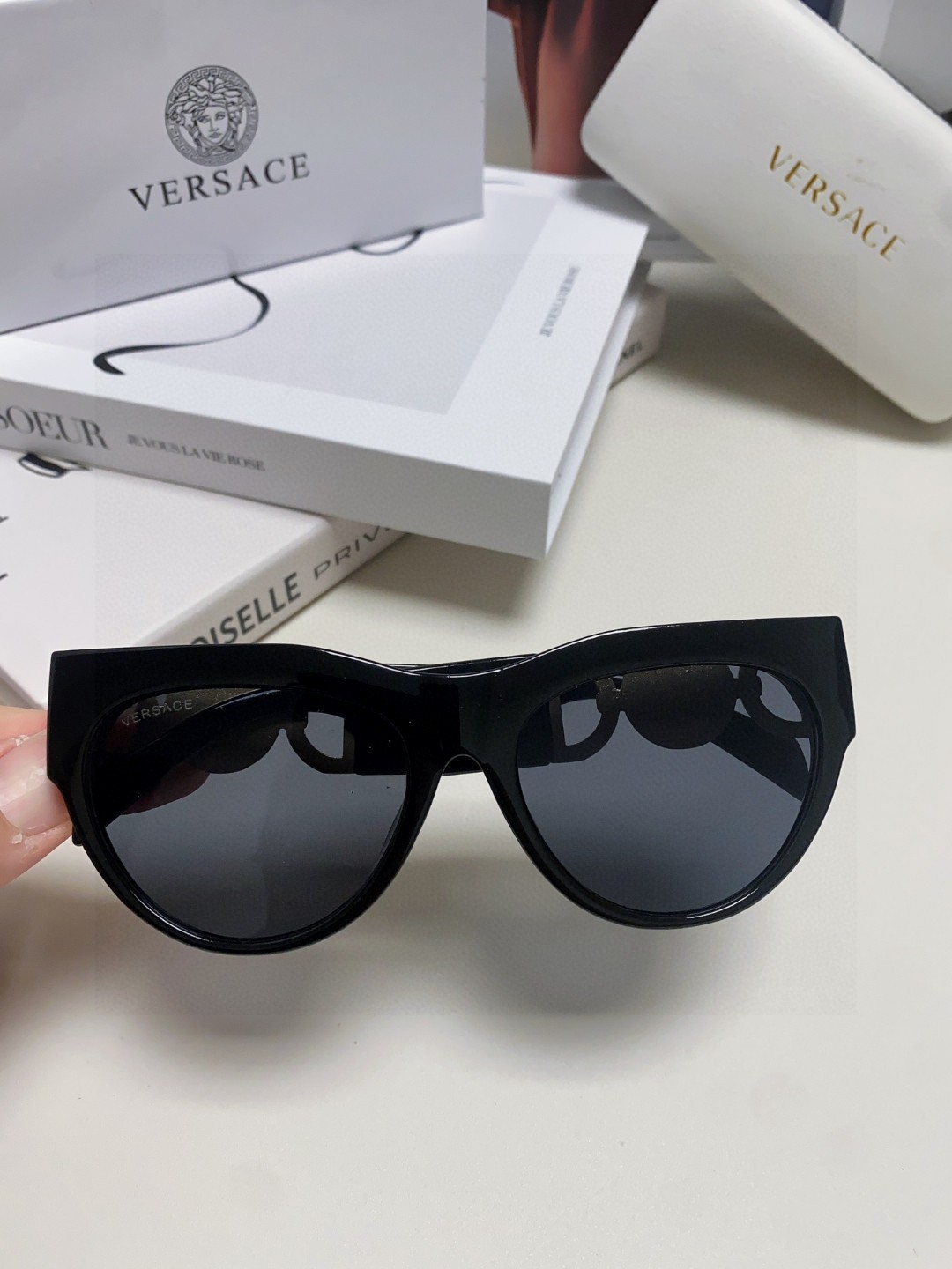 P130 VERSACE范思哲    2024新款 男女通用潮流爆款 太阳眼镜帅气外观防紫外线墨镜男女款韩版时尚潮流明星同款 - 画像 9
