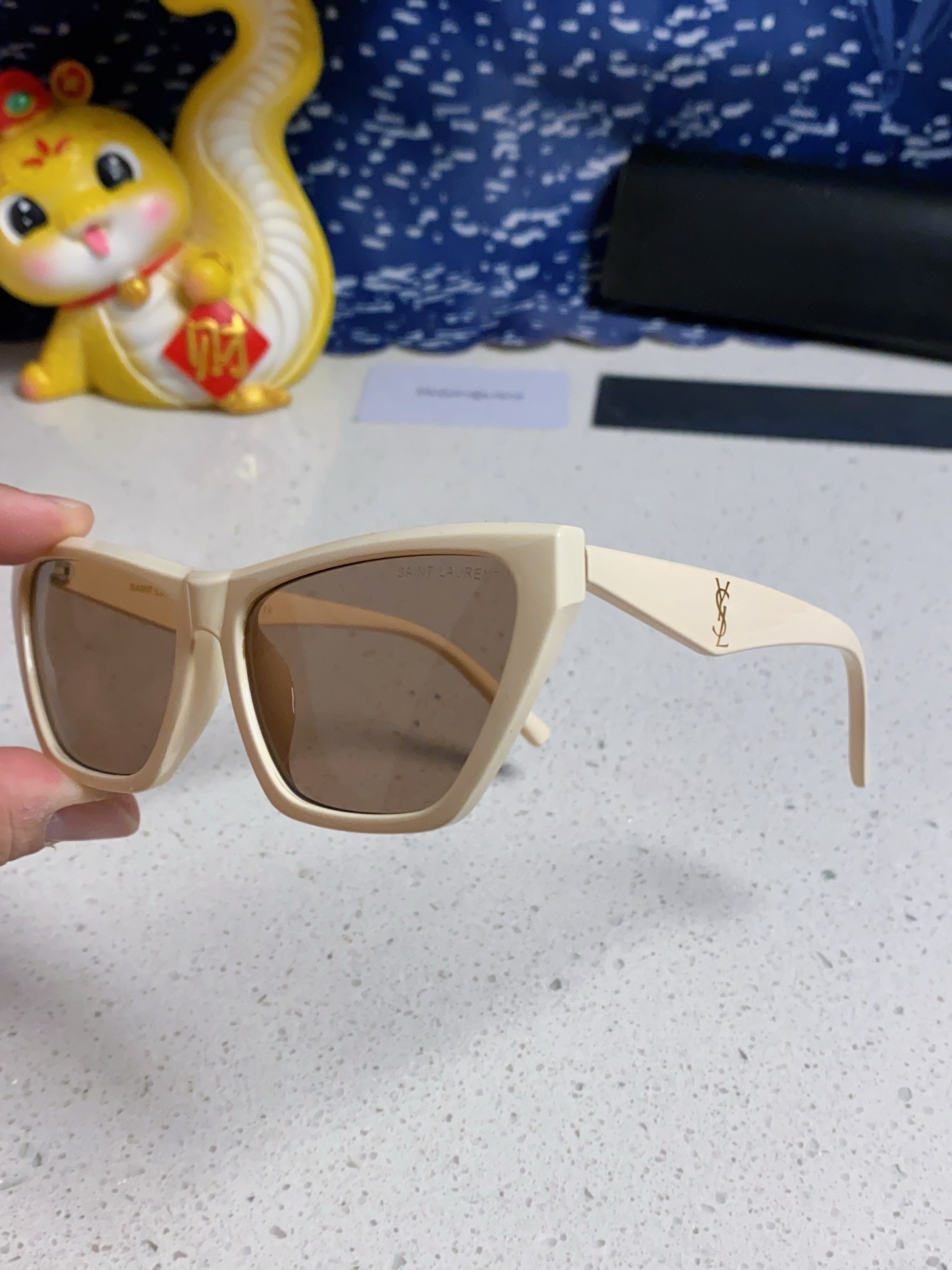 SAINT LAURENT サンローラン サングラス フレーム型 メンズ レディース カメラ型 31300 米白 多色展開 - 画像 9
