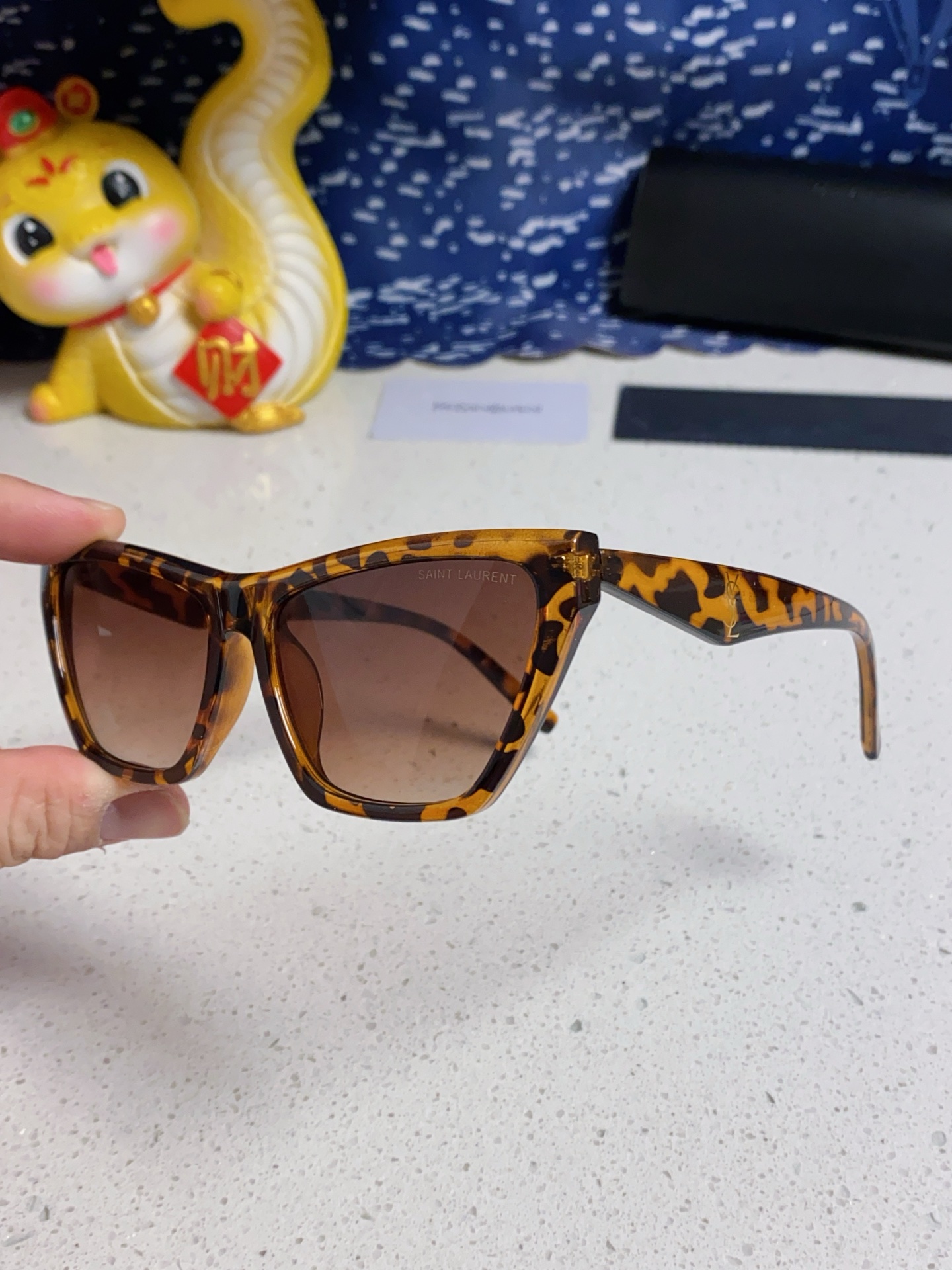 P130 YSL圣罗兰 2025新款猫眼方框太阳眼镜女圆脸SLM103遮阳墨镜男防紫外线 女士偏光太阳镜_31302 - 画像 9