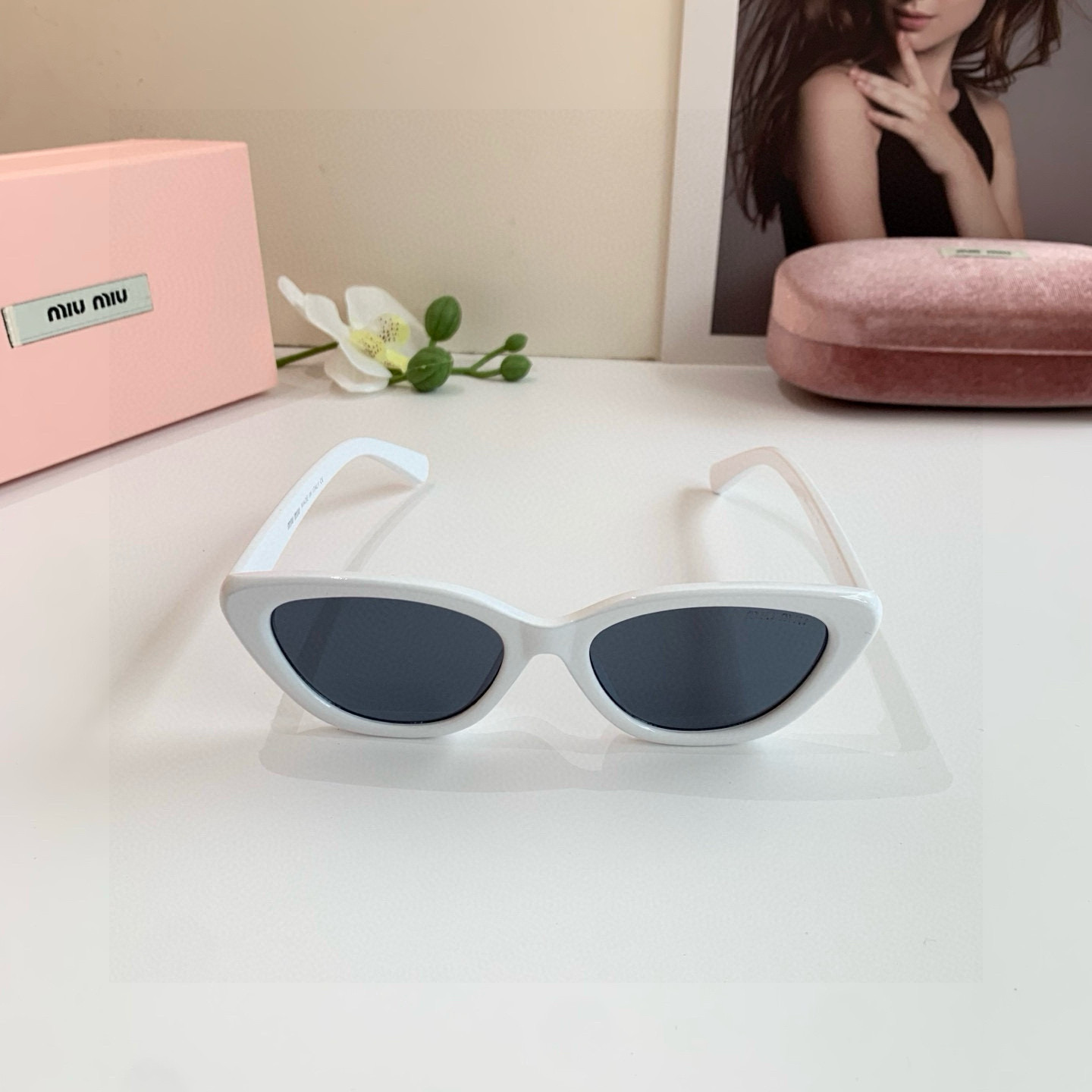 MIU MIU ミュウミュウ サングラス メンズ レディース フェイスプロテクション ブラック ホワイト ブラウン 3色展開 - 画像 5