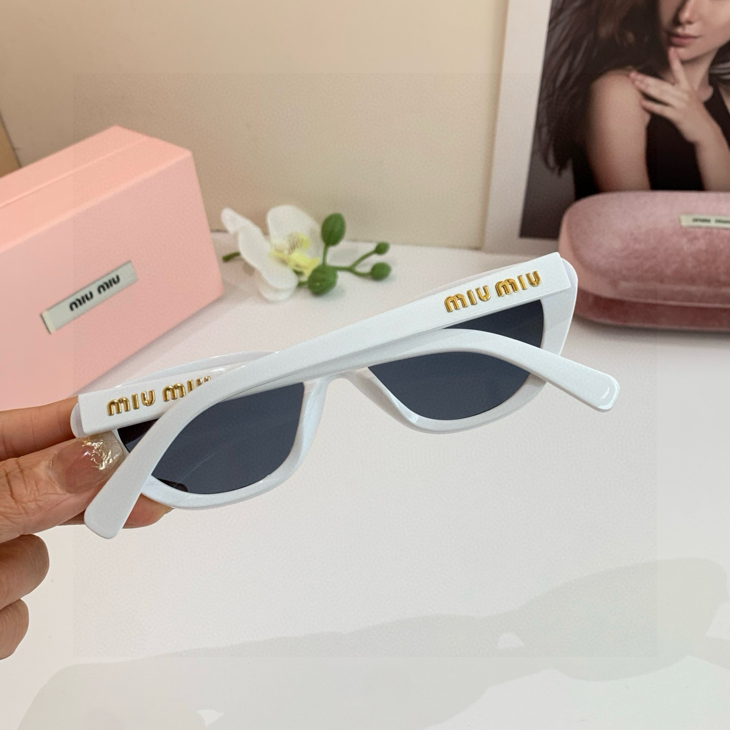 MIU MIU ミュウミュウ サングラス メンズ レディース フェイスプロテクション ブラック ホワイト ブラウン 3色展開 - 画像 6