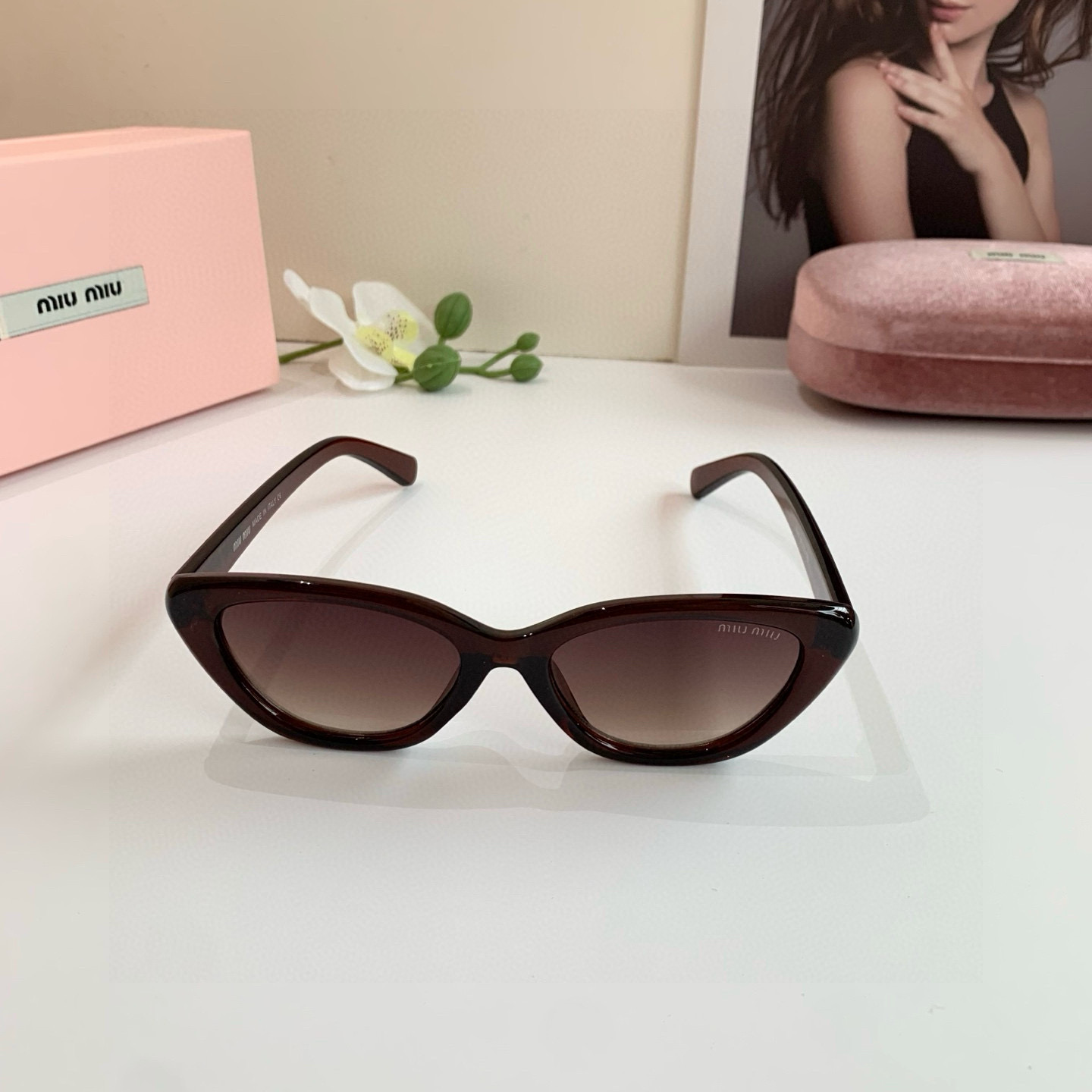 MIU MIU ミウミウ サングラス フレーム:猫目型 サングラス 多色展開 レディース 遮光 大人気 高級感 通勤 ゴールドロゴ - 画像 6