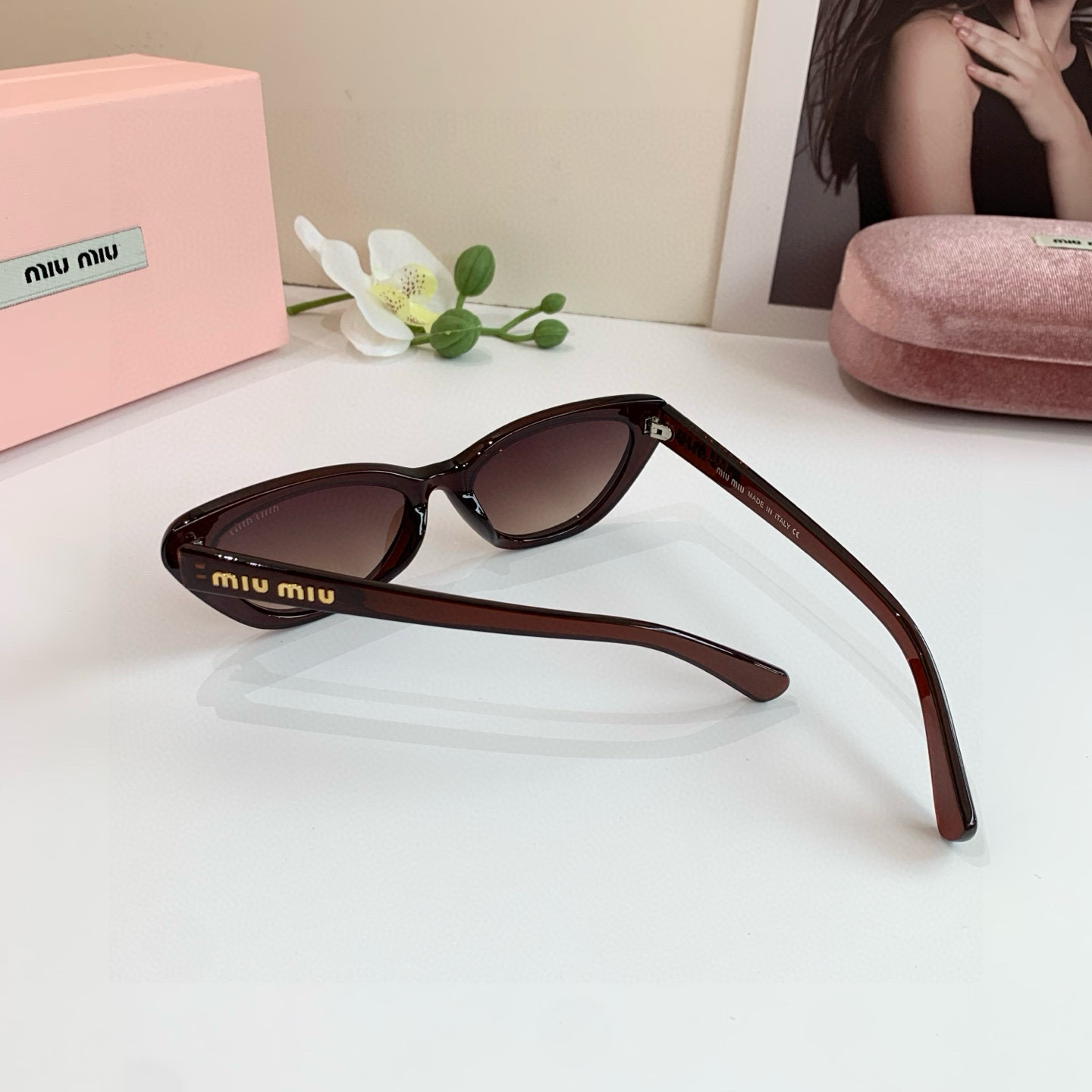 MIU MIU ミウミウ サングラス フレーム:猫目型 サングラス 多色展開 レディース 遮光 大人気 高級感 通勤 ゴールドロゴ - 画像 8