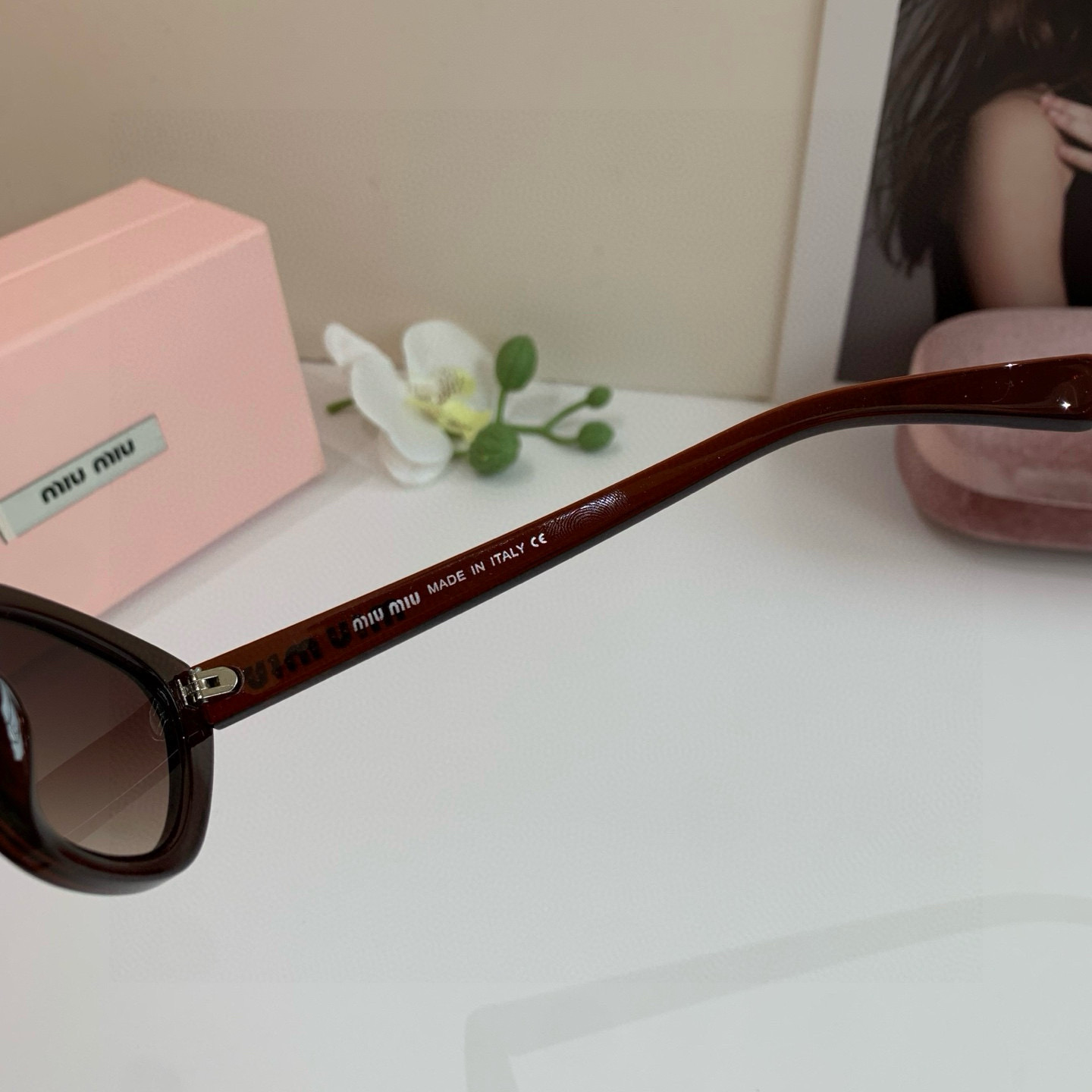 MIU MIU ミウミウ サングラス フレーム:猫目型 サングラス 多色展開 レディース 遮光 大人気 高級感 通勤 ゴールドロゴ - 画像 9