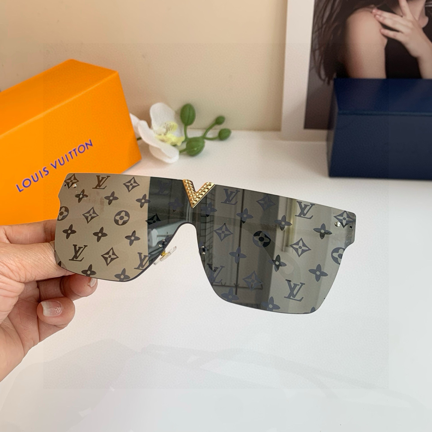 LV ルイヴィトン サングラス 一体型 モノグラム デザイン ファッショナブル レディース ブラック ブラウン 422 59□13-145 - 画像 4