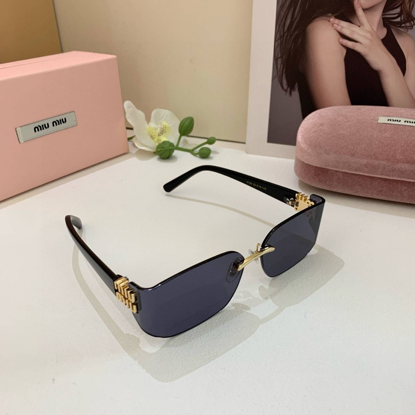 MIU MIU ミウミウ サングラス 男女兼用 メタルフレーム フラットサングラス ブラック