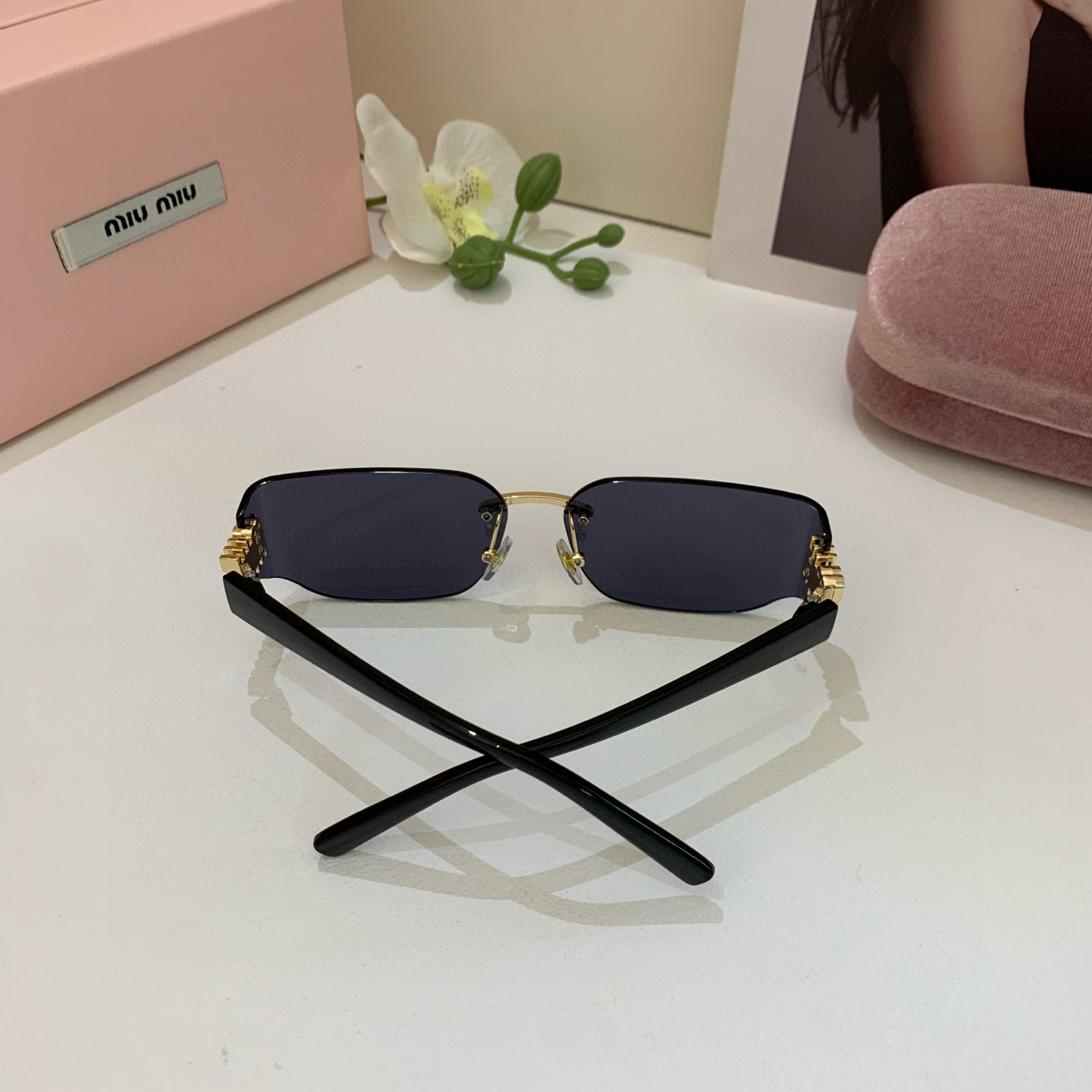 MIU MIU ミウミウ サングラス 男女兼用 メタルフレーム フラットサングラス ブラック - 画像 6