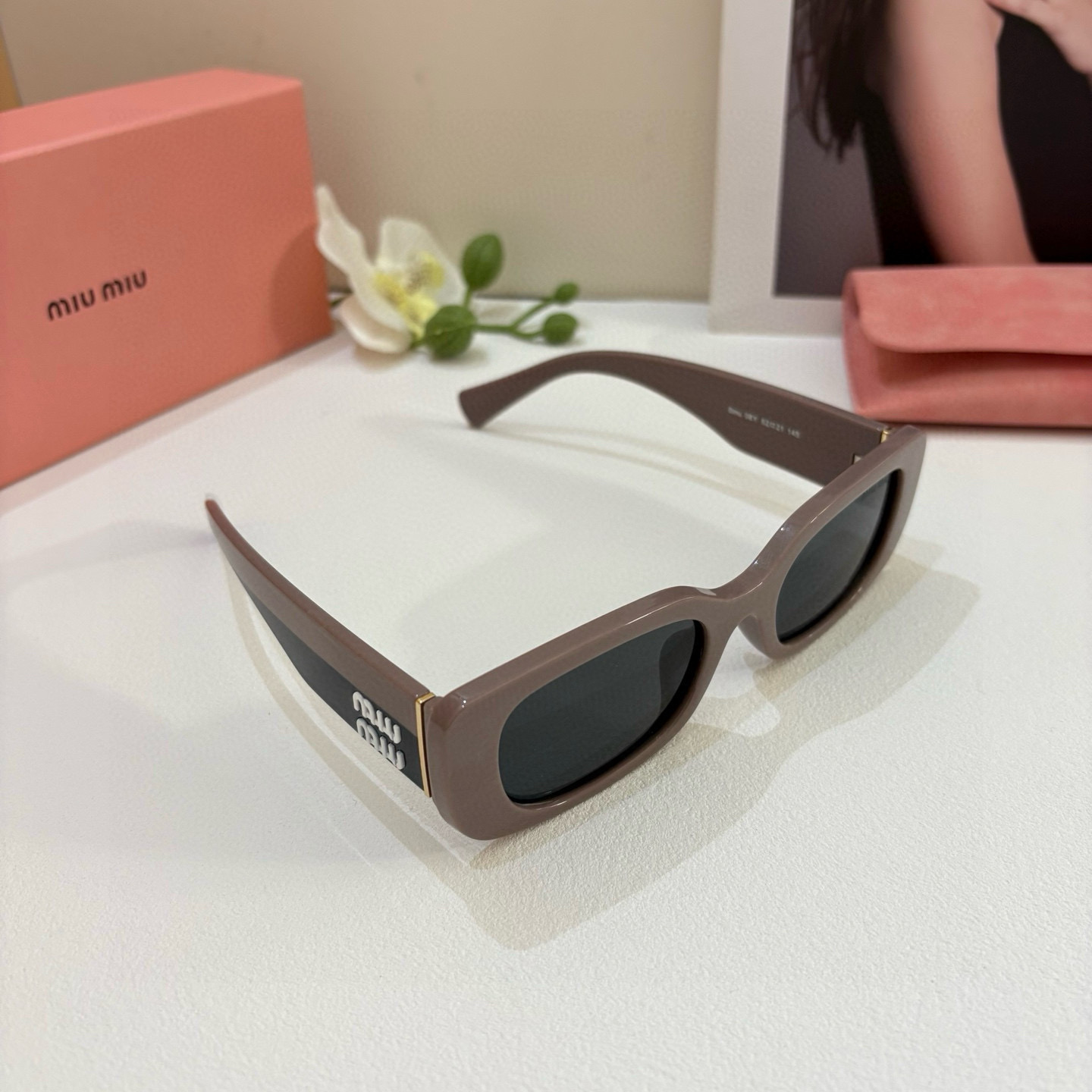 MIU MIU ミウミウ サングラス レディース フラットサングラス 韓国風 大きめ ブラウン