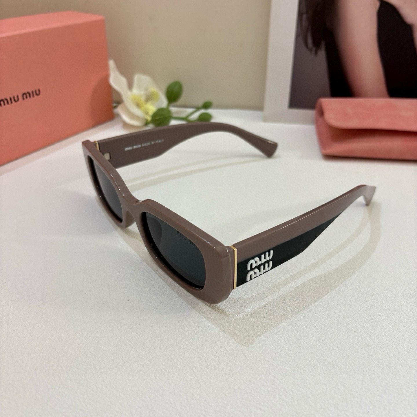 MIU MIU ミウミウ サングラス レディース フラットサングラス 韓国風 大きめ ブラウン - 画像 2