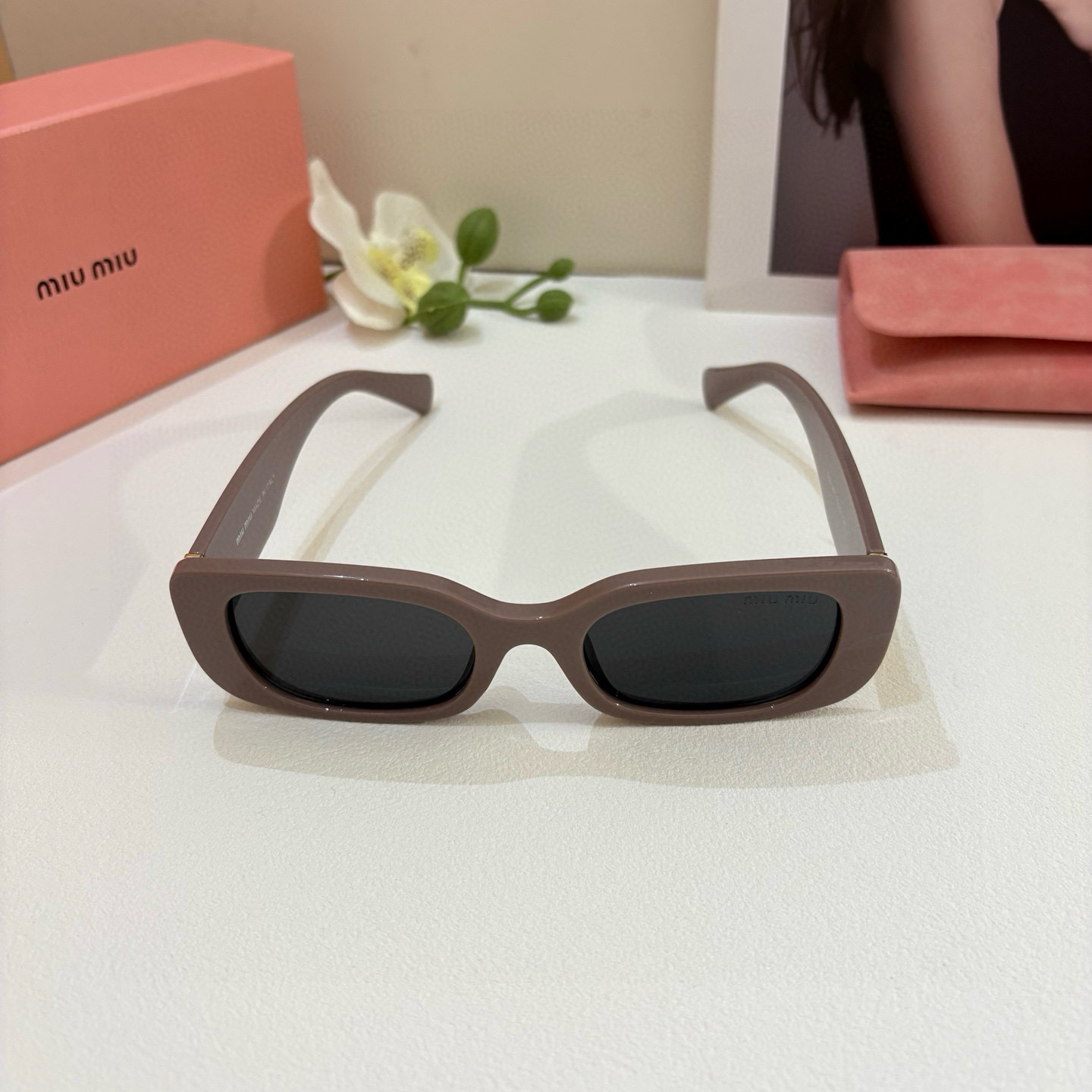 MIU MIU ミウミウ サングラス レディース フラットサングラス 韓国風 大きめ ブラウン - 画像 5