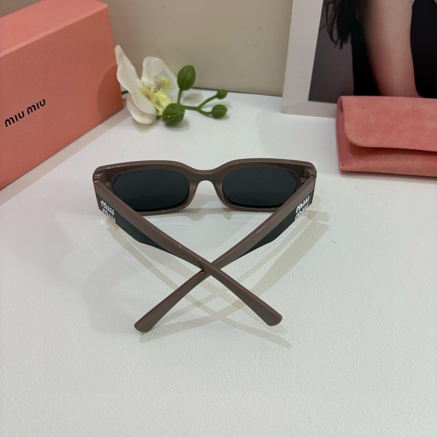 MIU MIU ミウミウ サングラス レディース フラットサングラス 韓国風 大きめ ブラウン - 画像 7