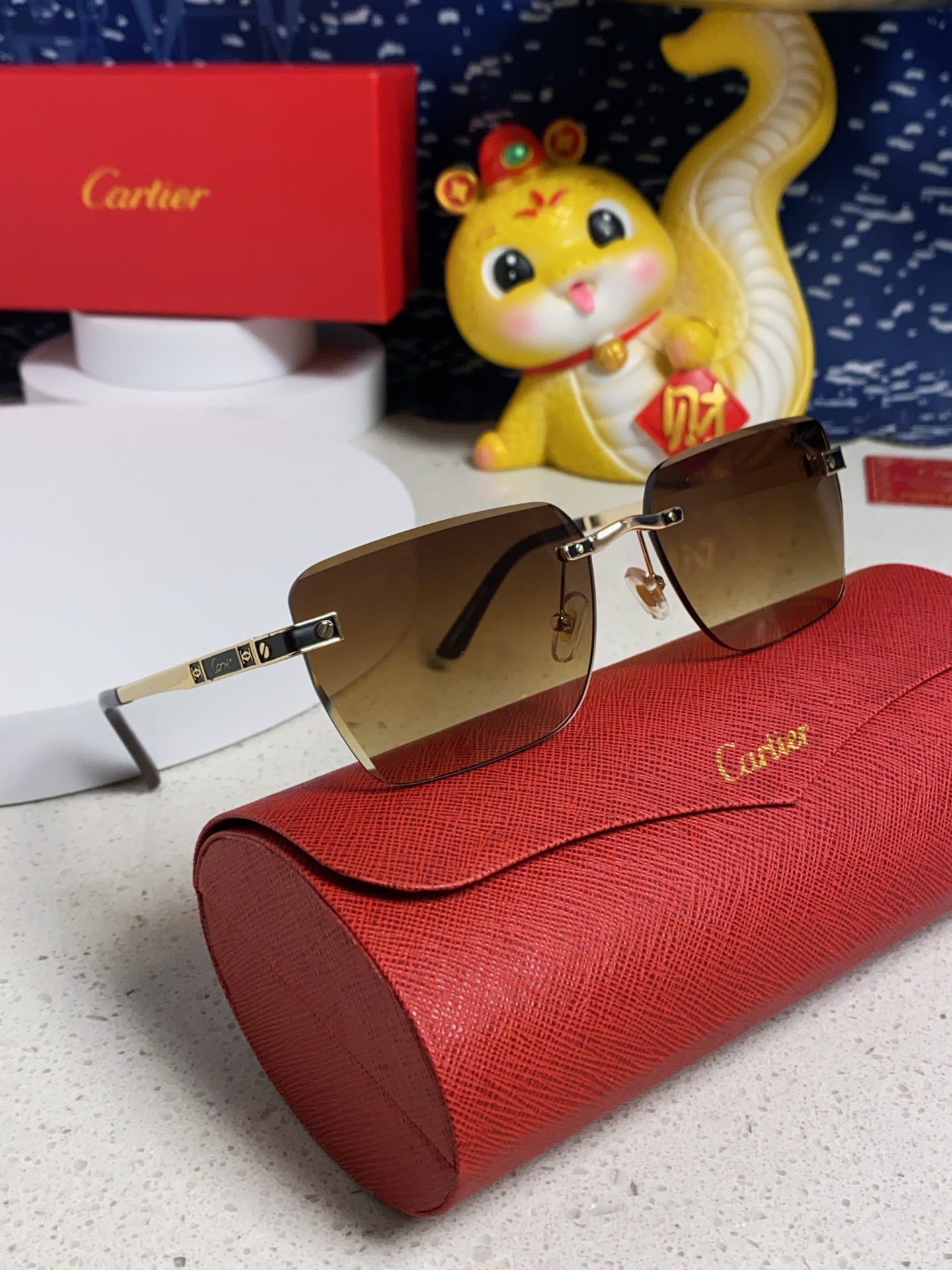 Cartier カルティエ サングラス フレームレス オーバル メンズ レディース 男女兼用 ブラック ブラウン レッド グリーン パープル ブルーレイ 全6色展開 - 画像 2