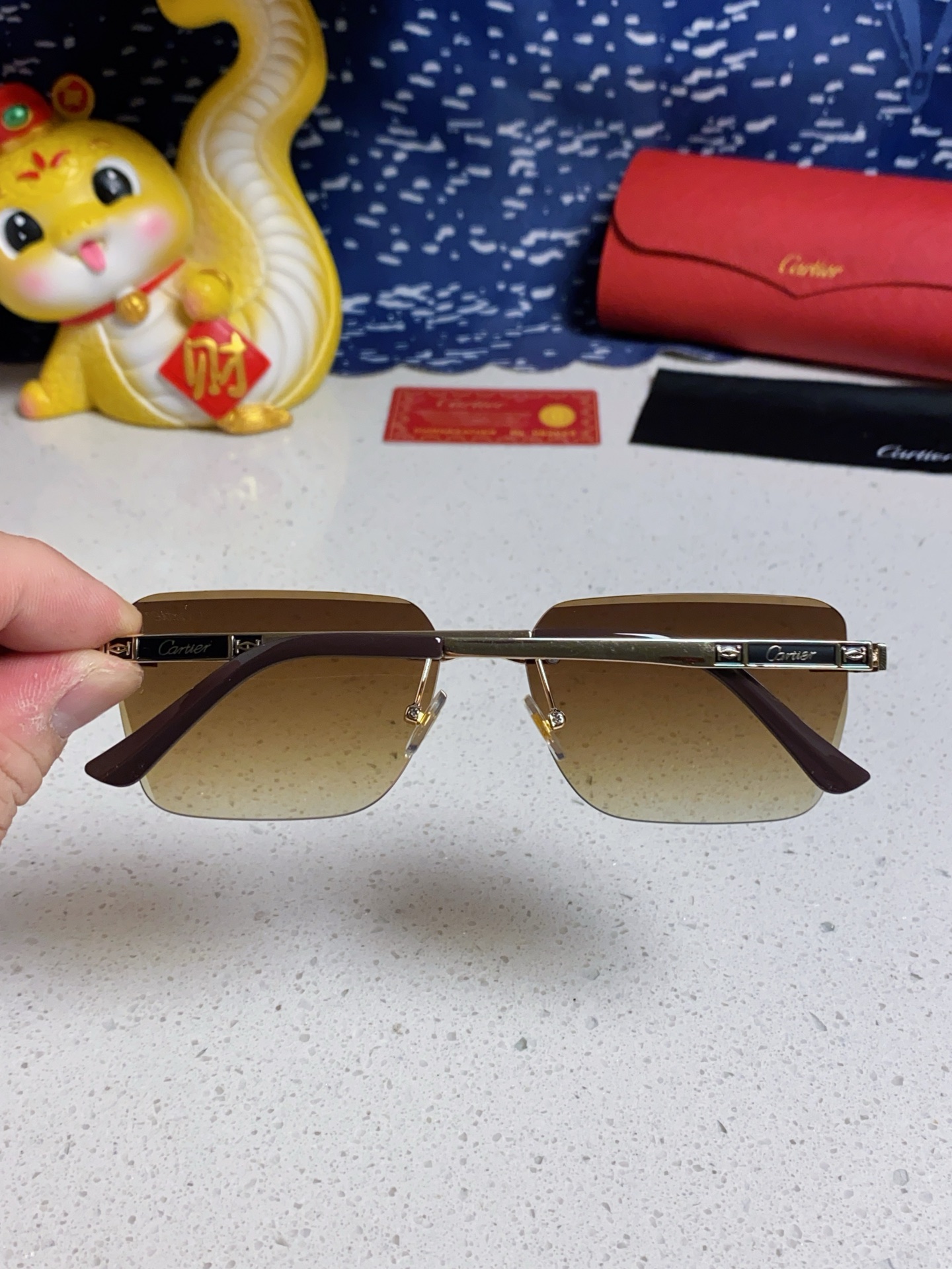 Cartier カルティエ サングラス フレームレス オーバル メンズ レディース 男女兼用 ブラック ブラウン レッド グリーン パープル ブルーレイ 全6色展開 - 画像 8