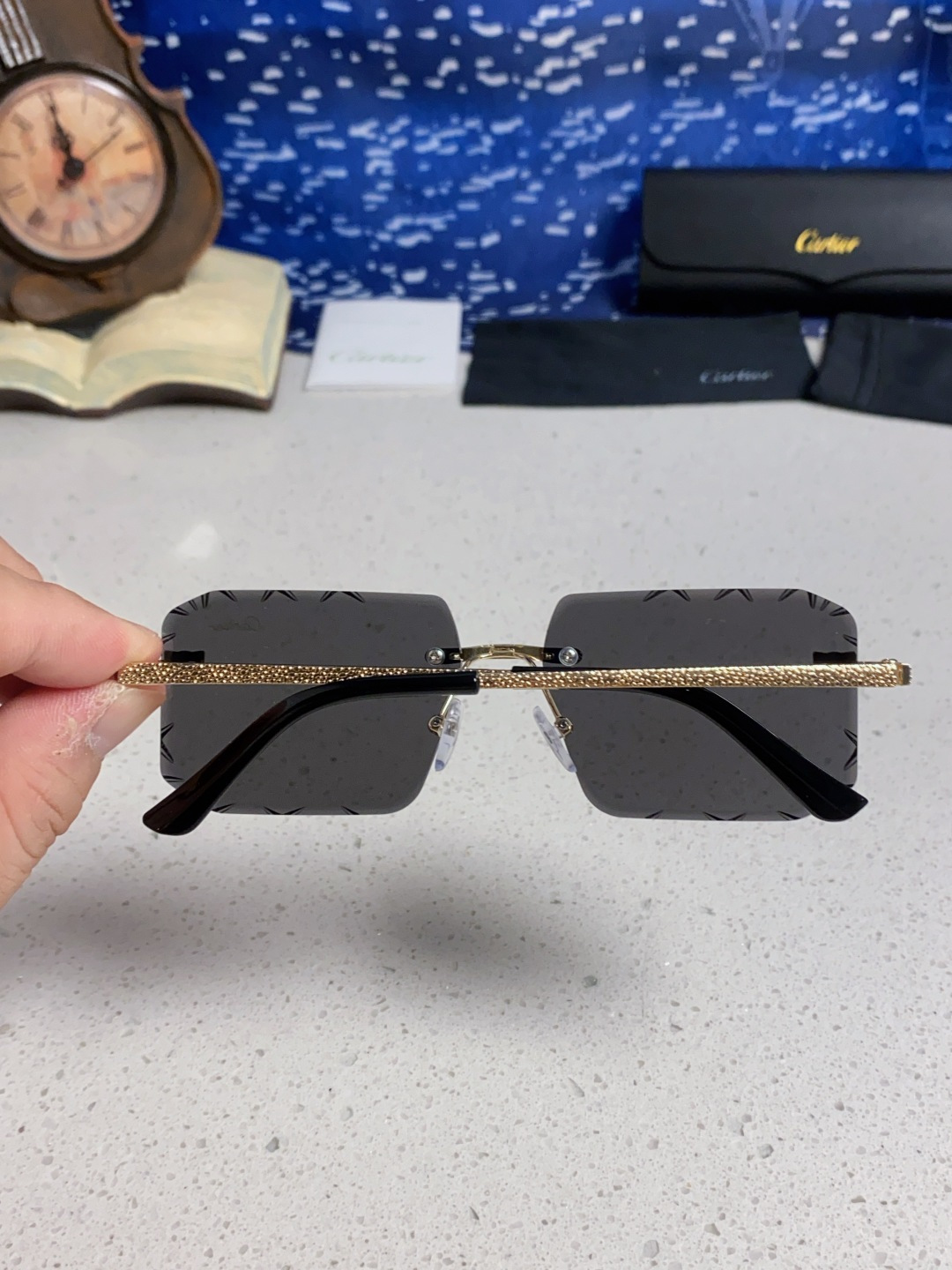 Cartier カルティエ サングラス フレームレス 2025新作 ペンダント メンズ レディース インスタ風 ブラック 多色展開 - 画像 8